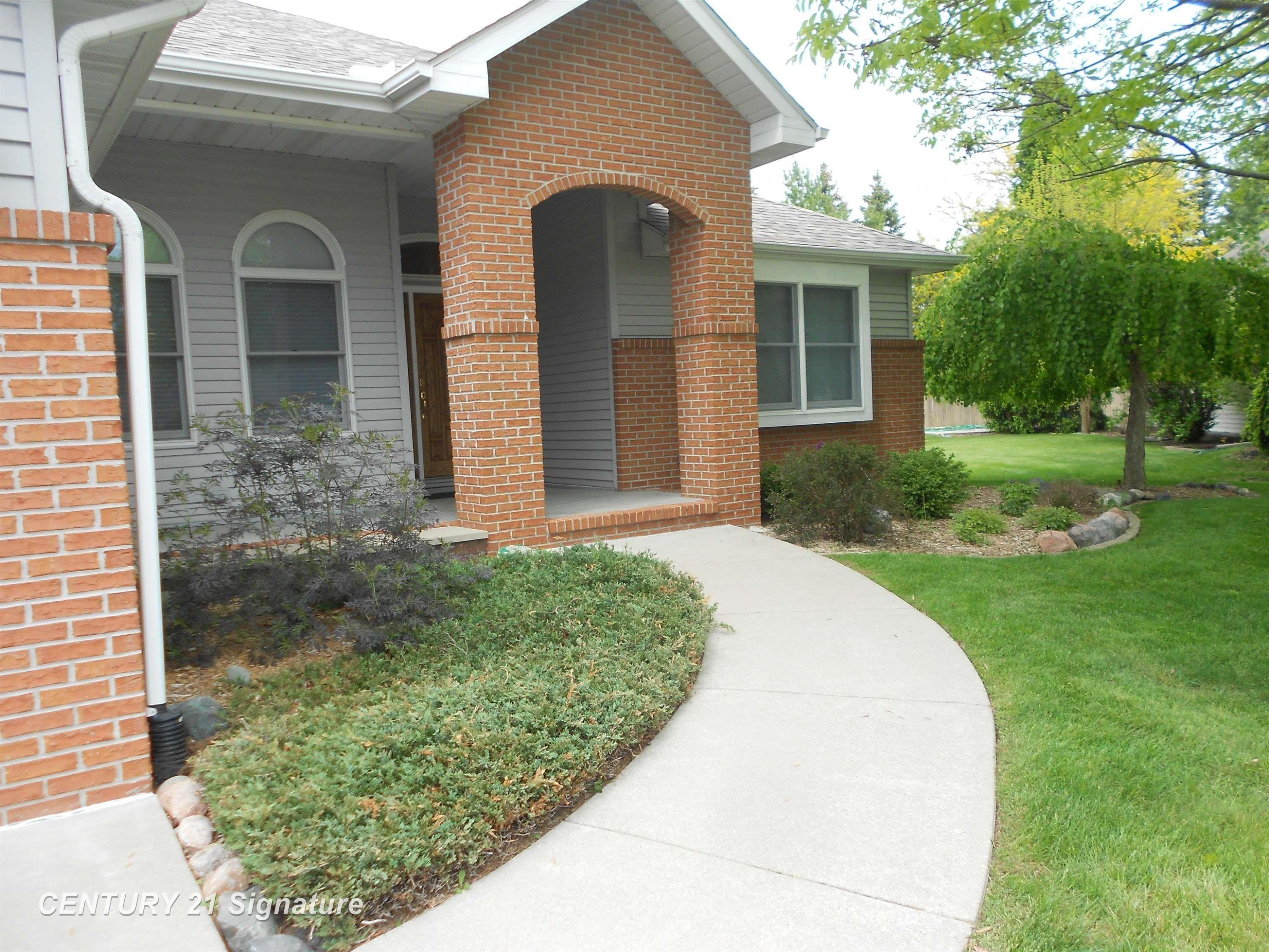 300 Ireland Court, Auburn, MI 48611 — Photo 2
