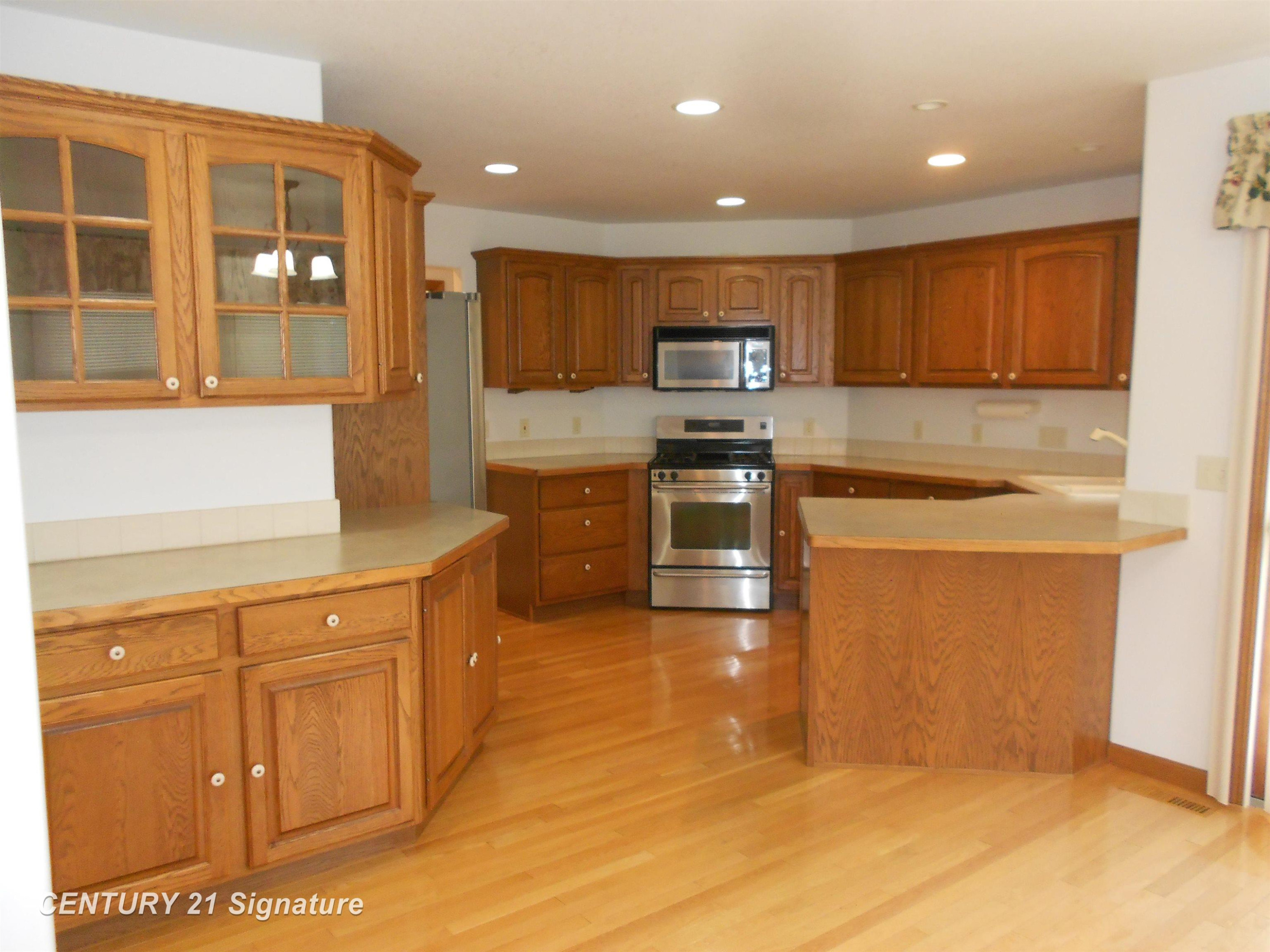 300 Ireland Court, Auburn, MI 48611 — Photo 7