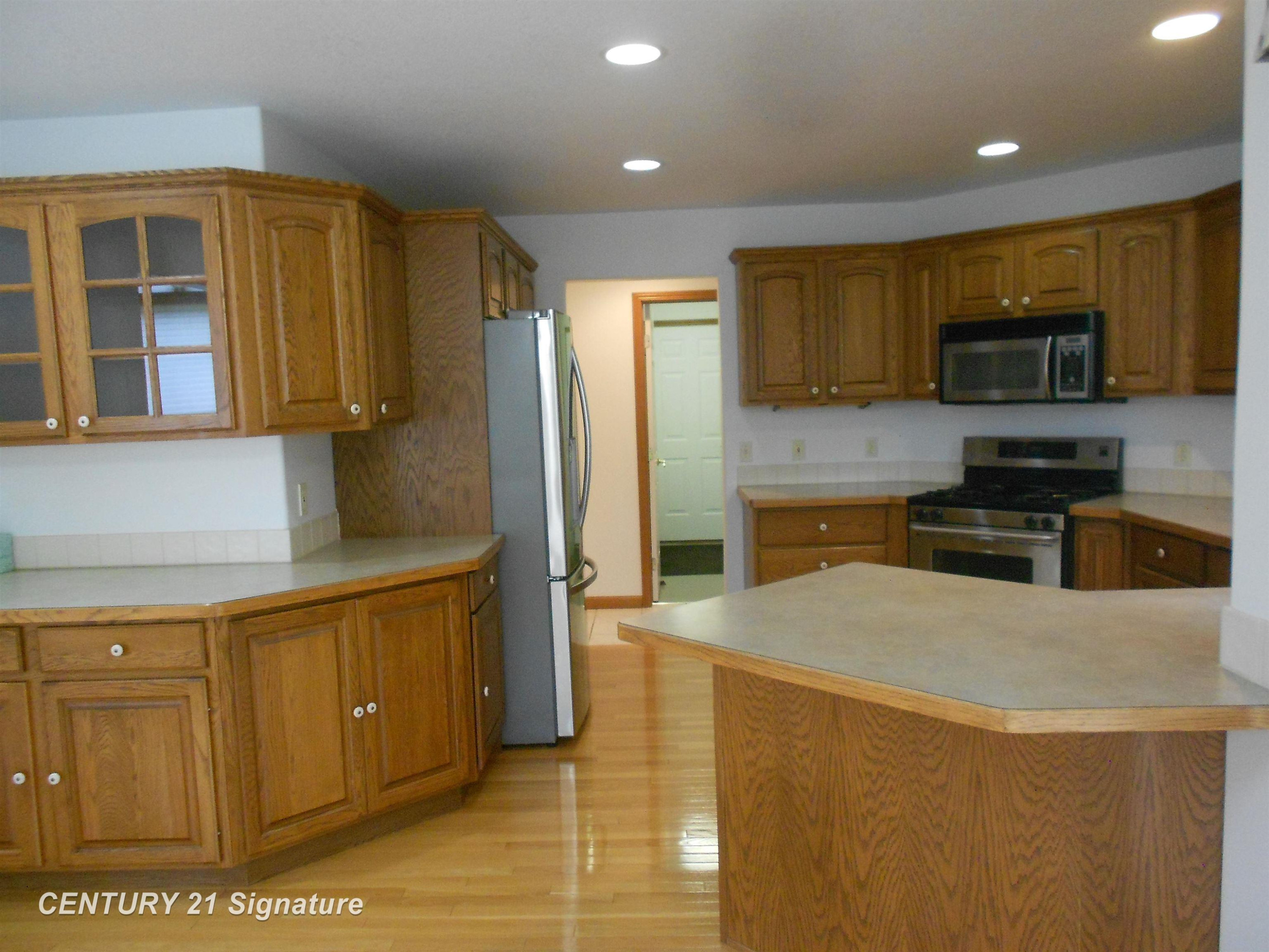 300 Ireland Court, Auburn, MI 48611 — Photo 8