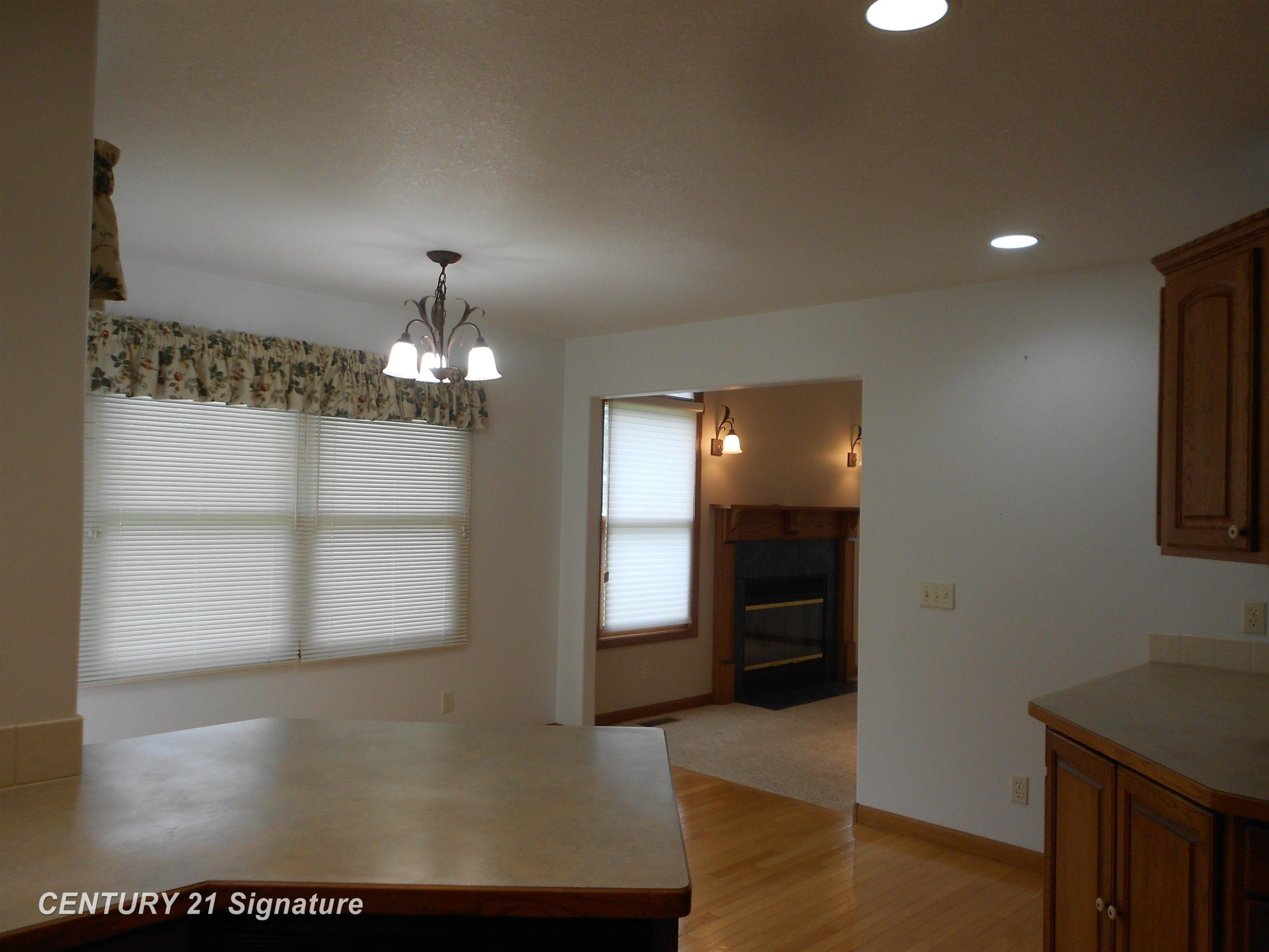 300 Ireland Court, Auburn, MI 48611 — Photo 9
