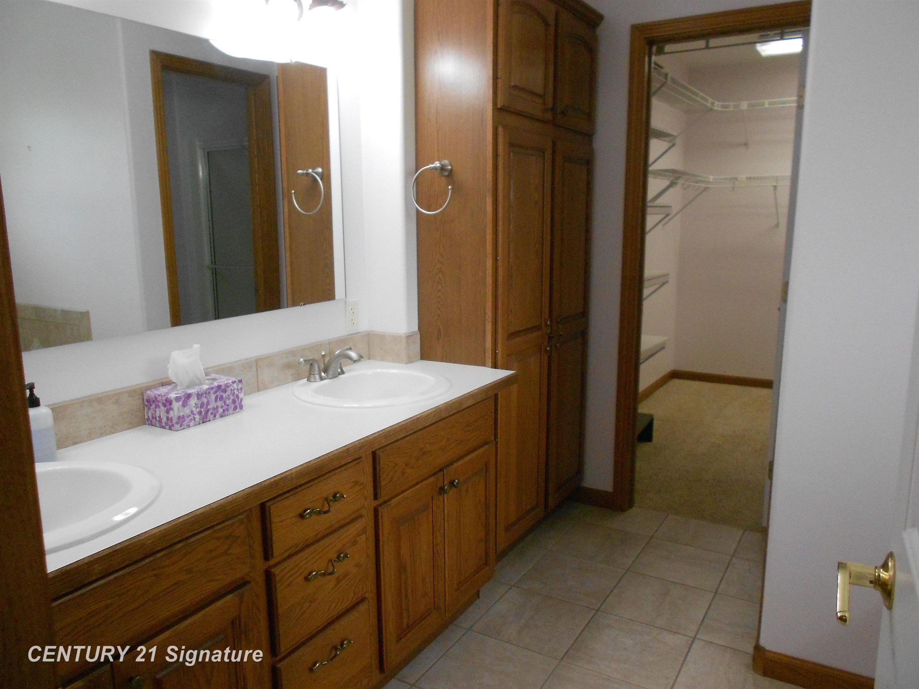 300 Ireland Court, Auburn, MI 48611 — Photo 15