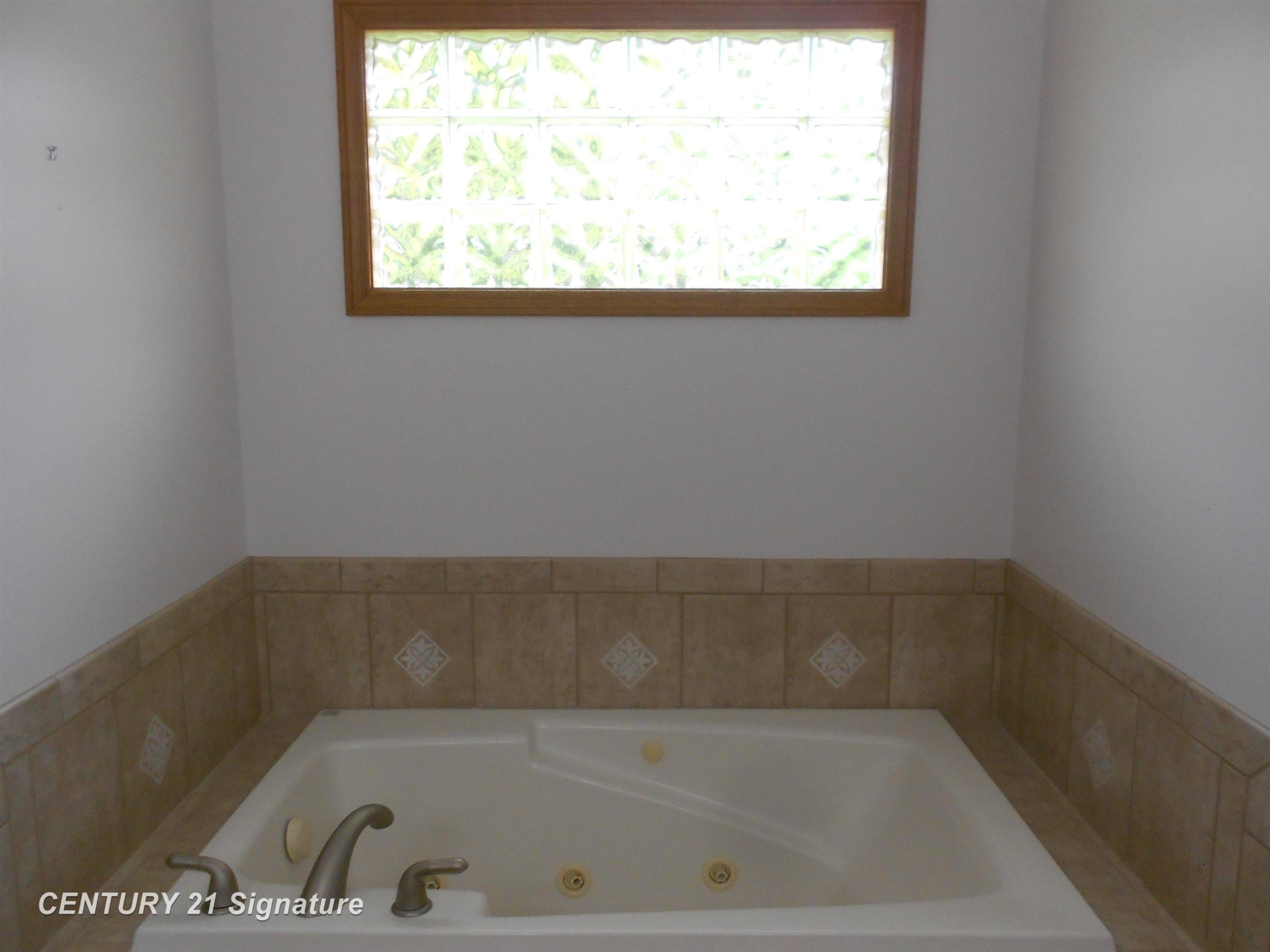 300 Ireland Court, Auburn, MI 48611 — Photo 16