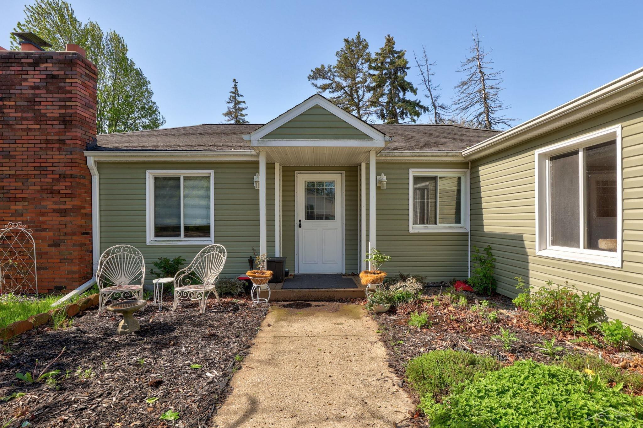 5935 Mackinaw Road, Saginaw, MI 48604 — front exterior