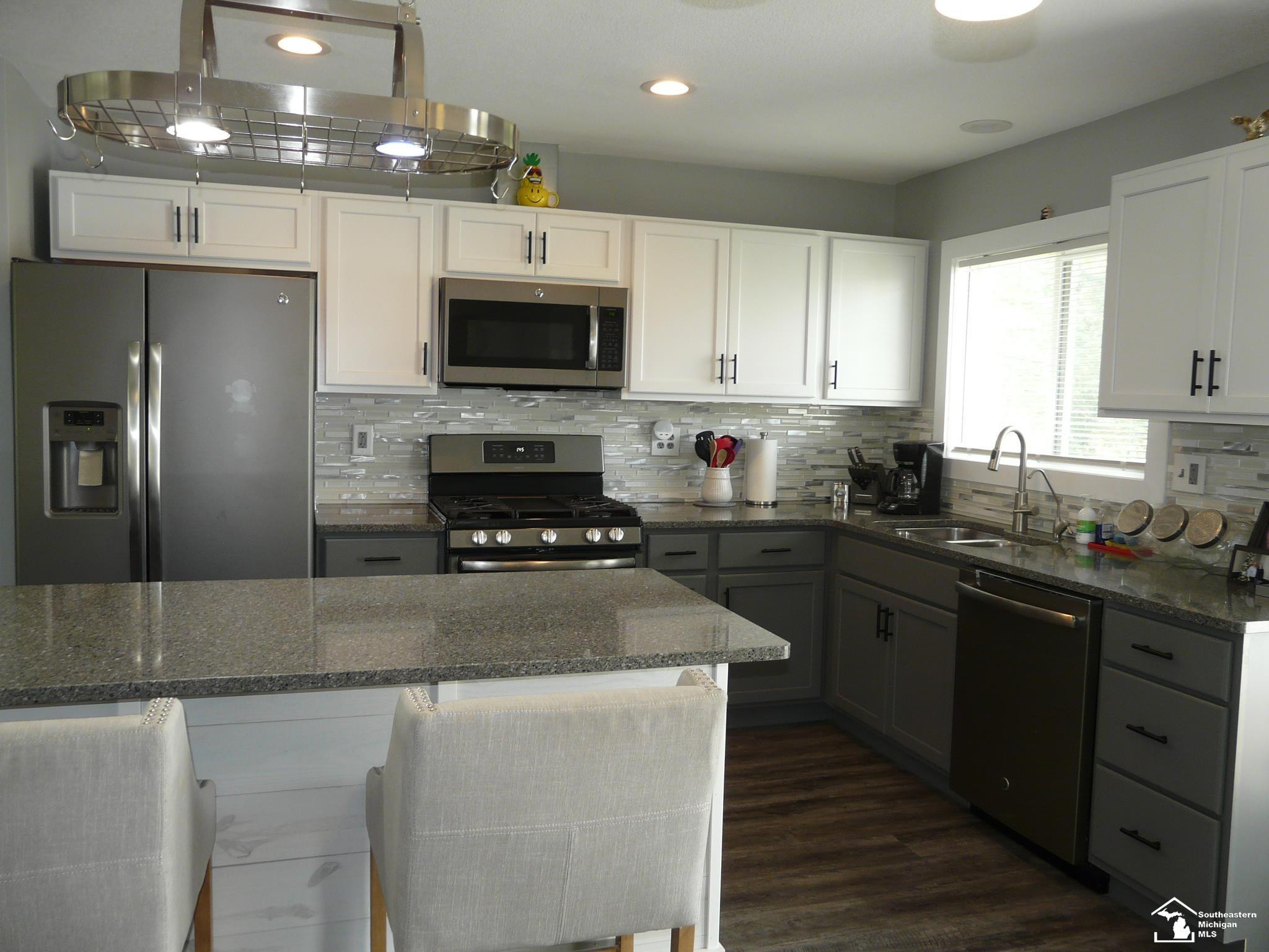 12067 Lewis Avenue, Temperance, MI 48182 — Photo 13