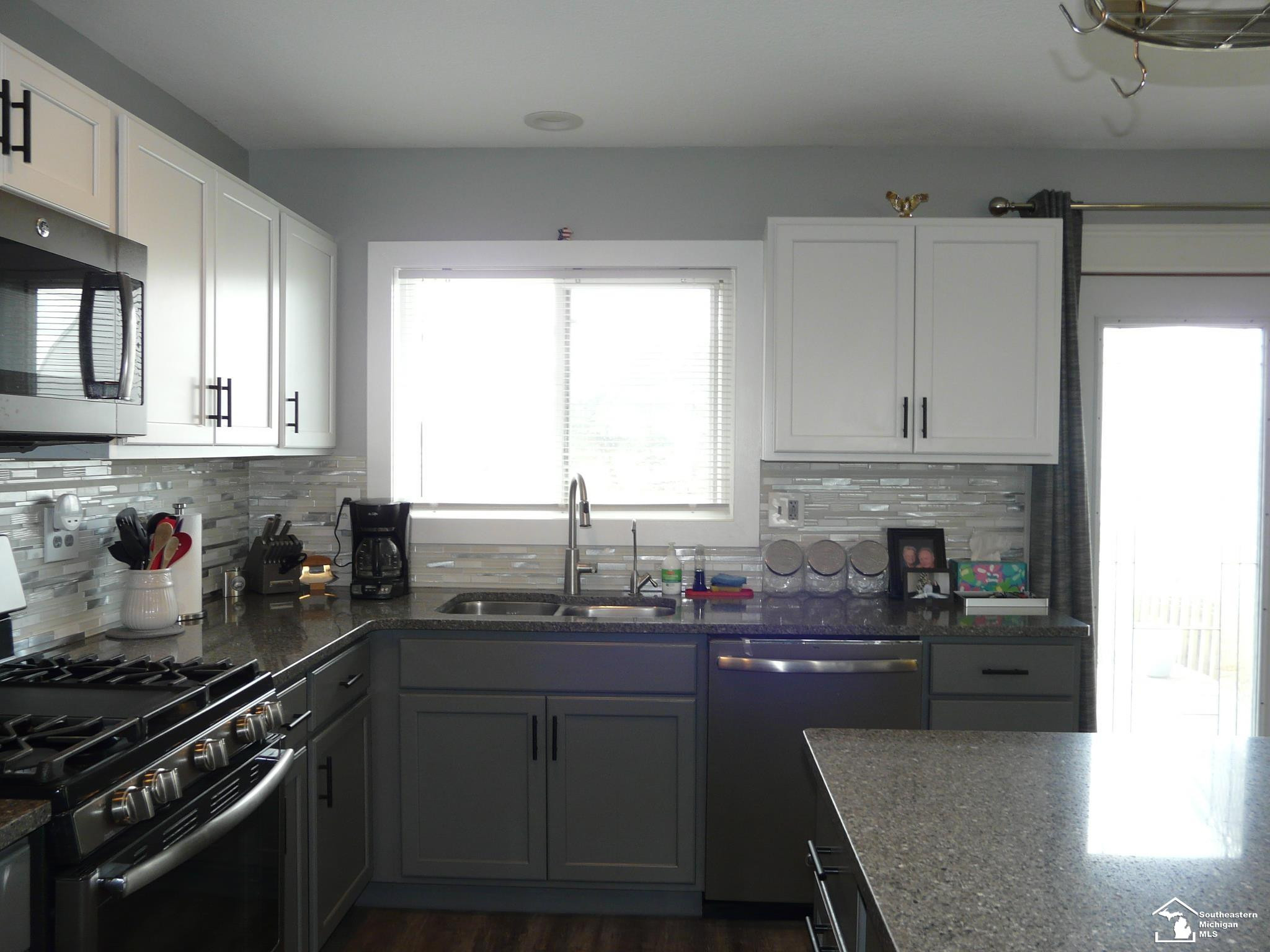 12067 Lewis Avenue, Temperance, MI 48182 — Photo 15