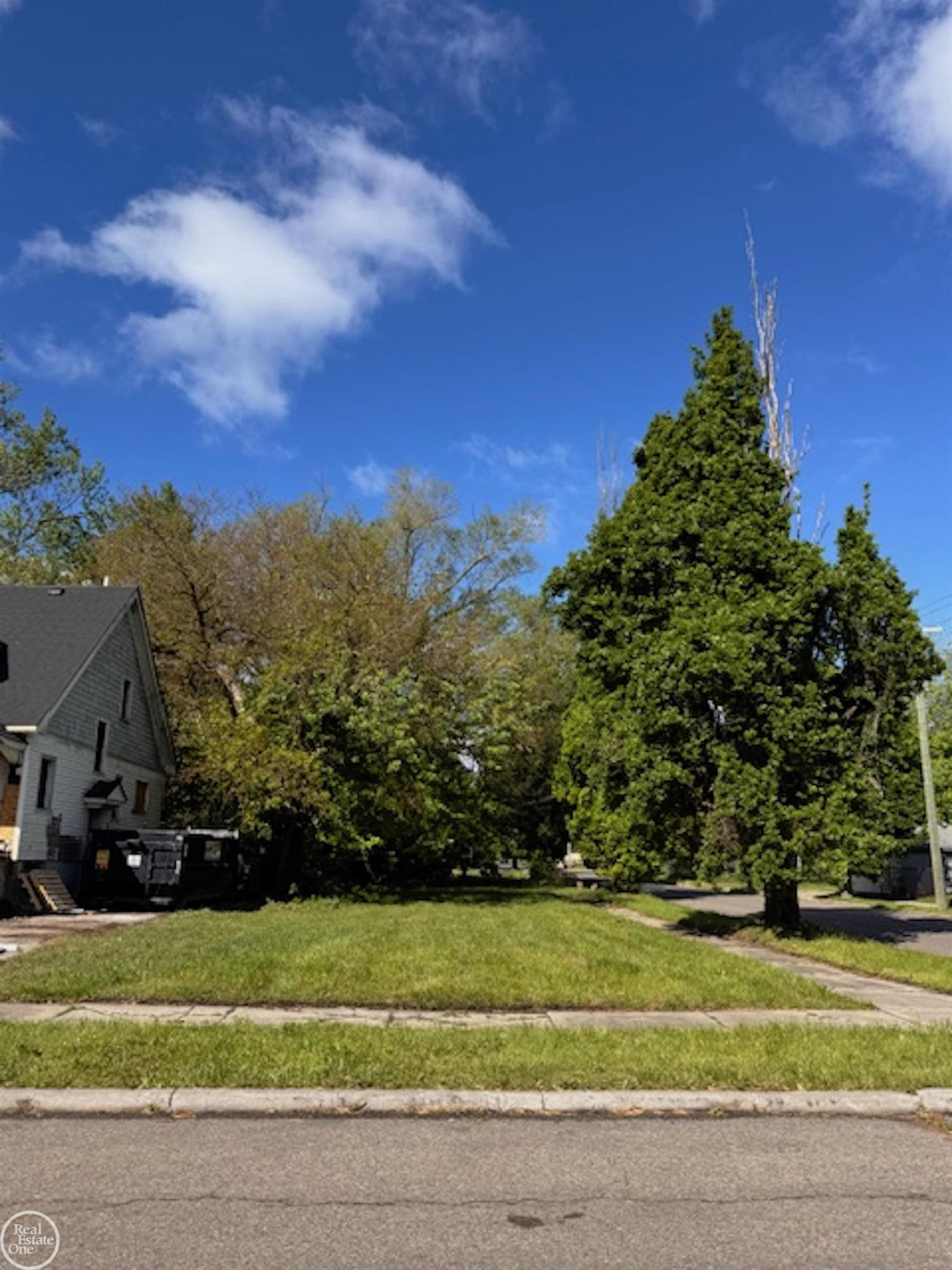 395 Chalmers Street, Detroit, MI 48215