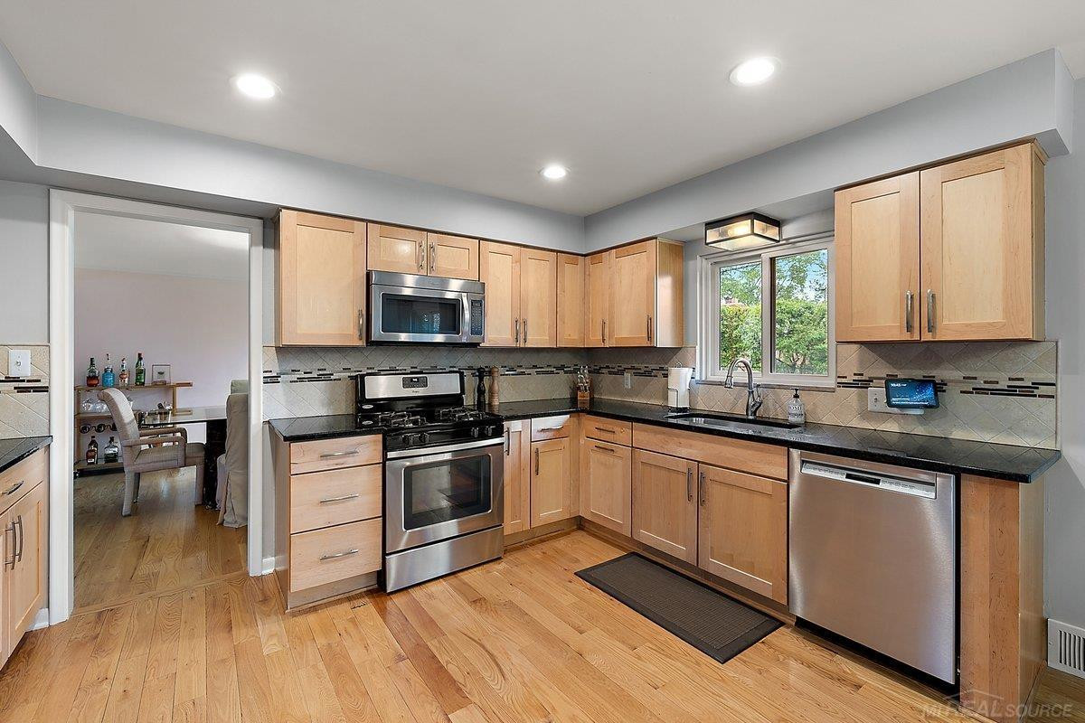 939 Ballantyne Road, Grosse Pointe Shores, MI 48236 — Photo 9