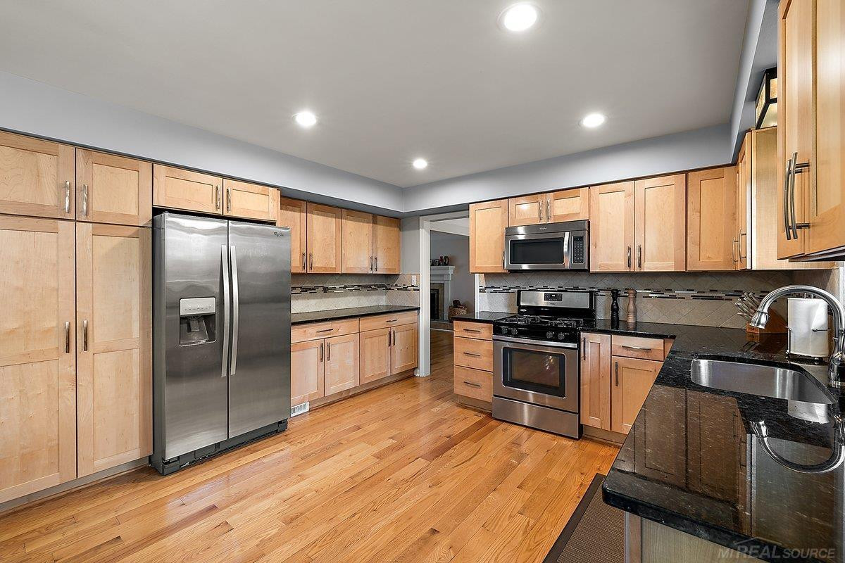 939 Ballantyne Road, Grosse Pointe Shores, MI 48236 — Photo 10