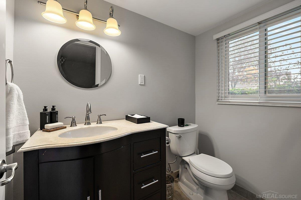 939 Ballantyne Road, Grosse Pointe Shores, MI 48236 — Photo 18