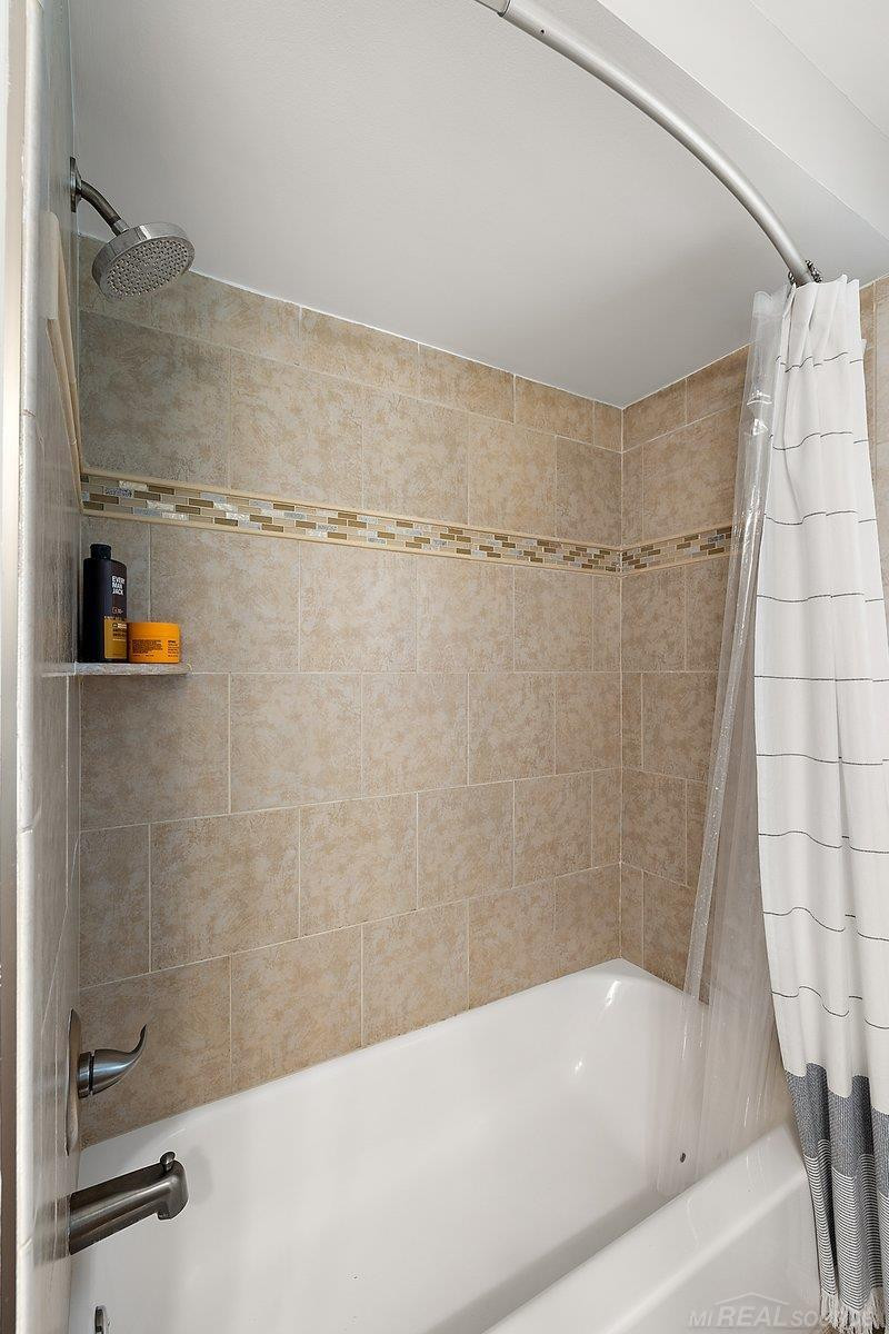 939 Ballantyne Road, Grosse Pointe Shores, MI 48236 — Photo 24