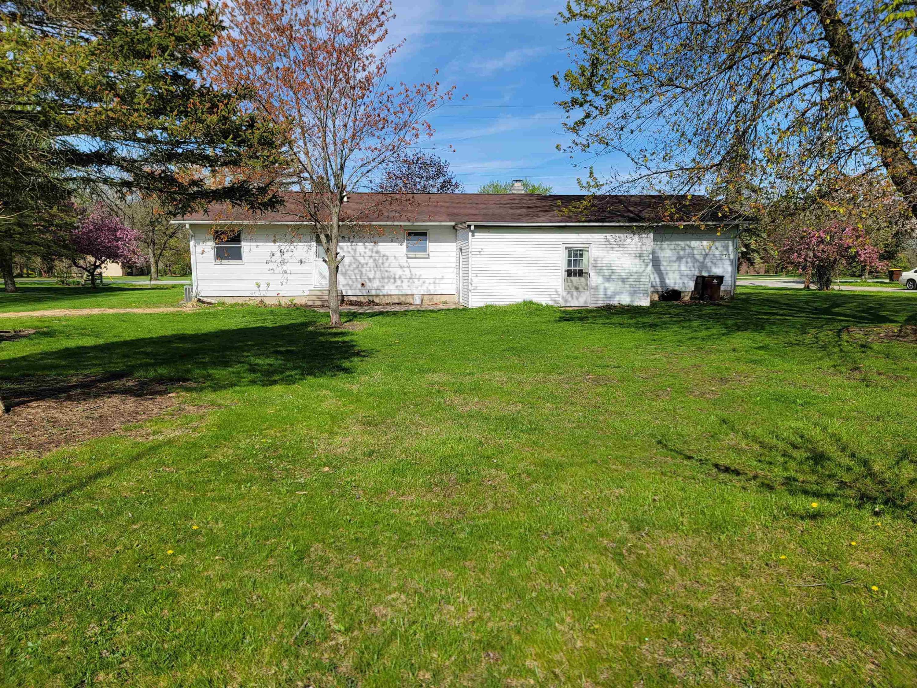 623 S Main Road, Chesaning, MI 48616 — Photo 4