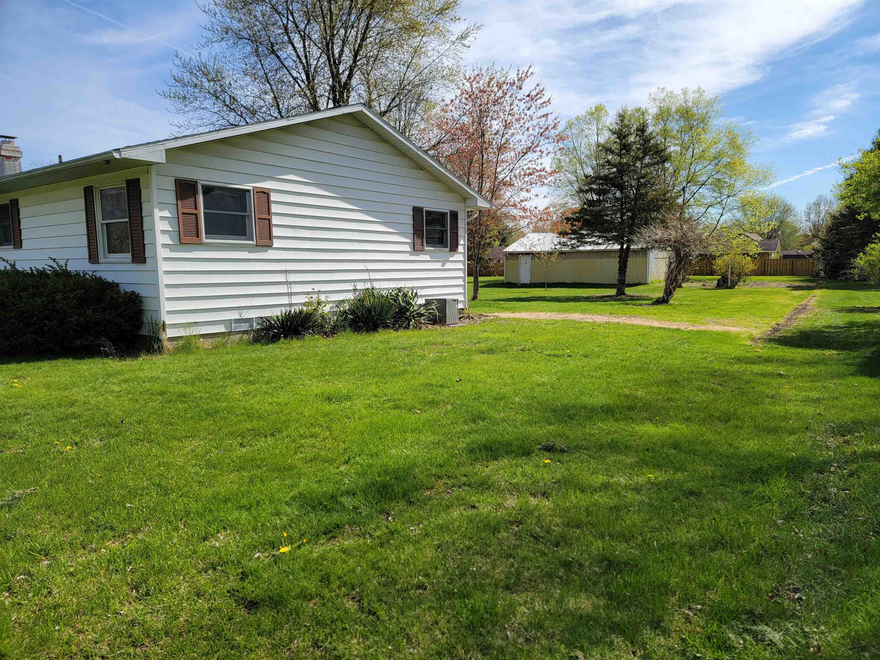 623 S Main Road, Chesaning, MI 48616 — Photo 5