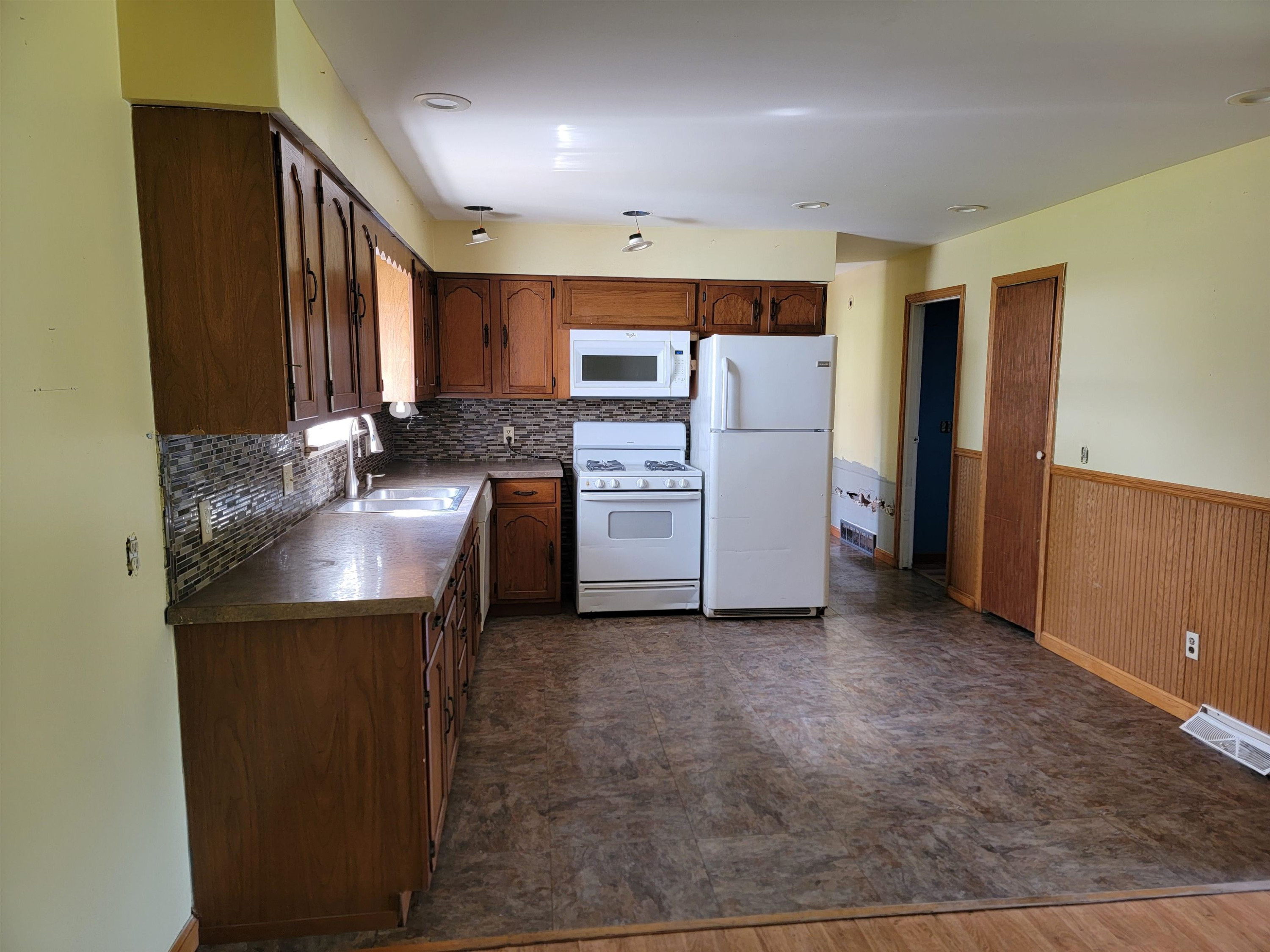 623 S Main Road, Chesaning, MI 48616 — Photo 8