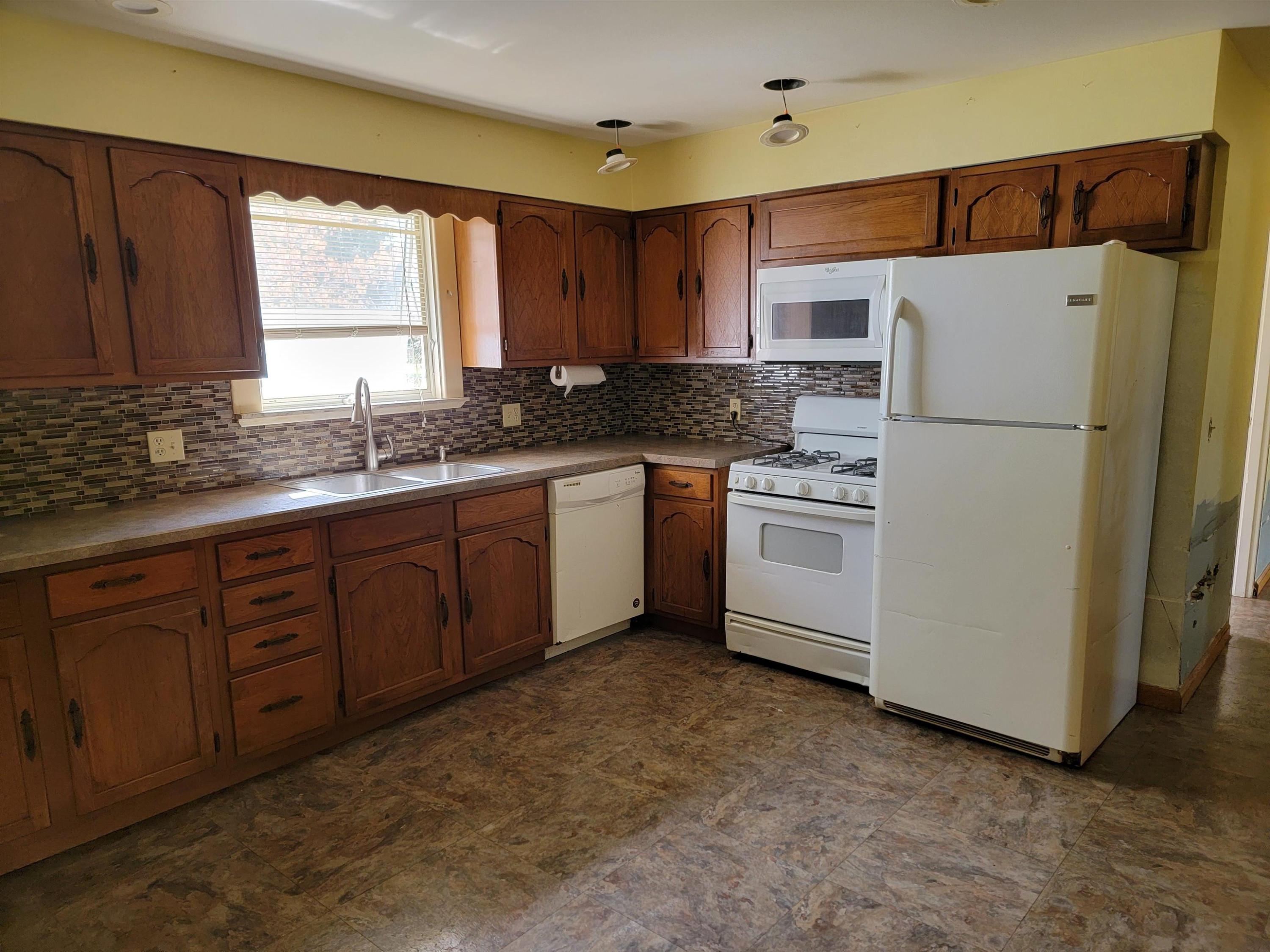 623 S Main Road, Chesaning, MI 48616 — Photo 9