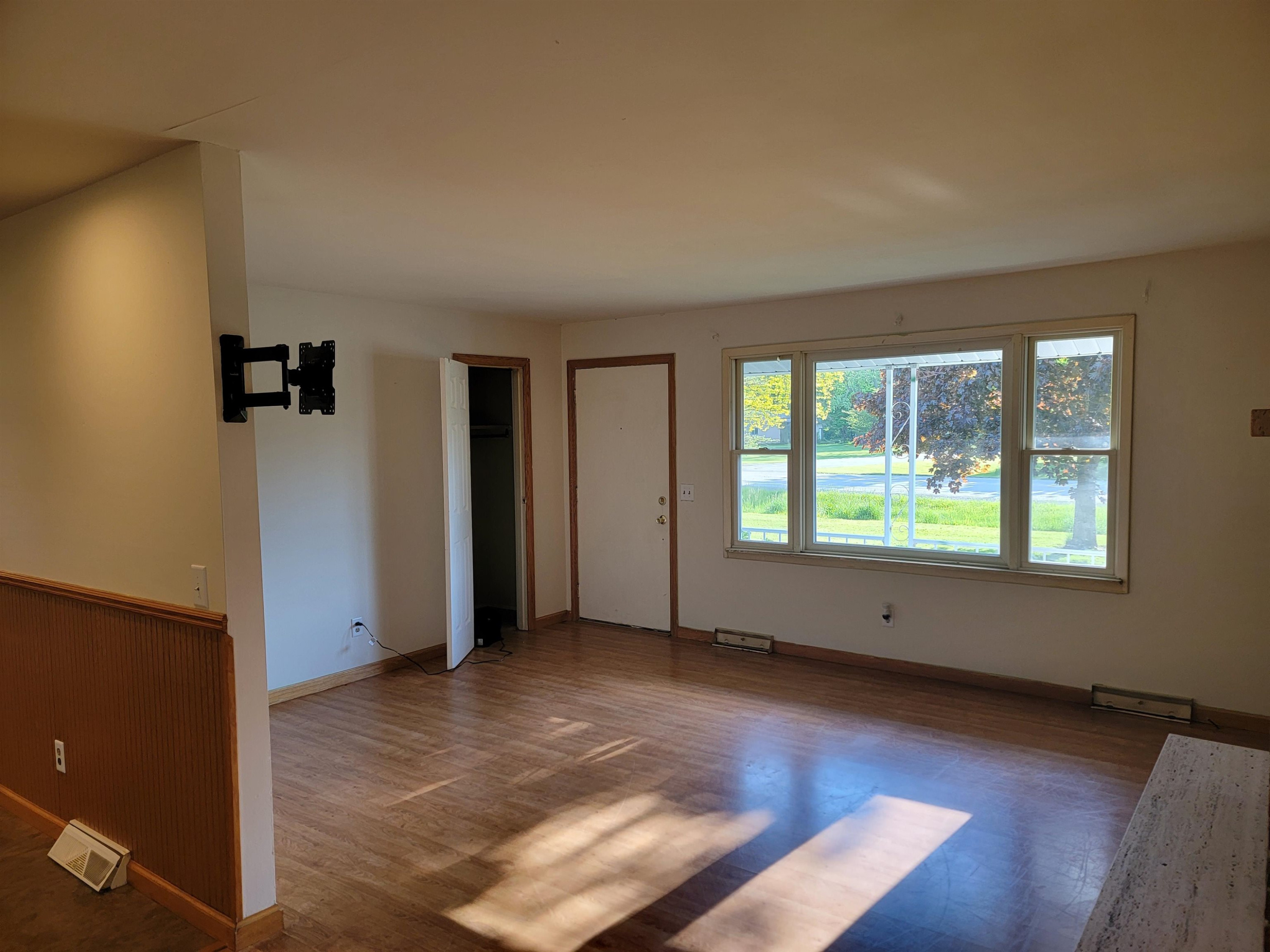 623 S Main Road, Chesaning, MI 48616 — Photo 10