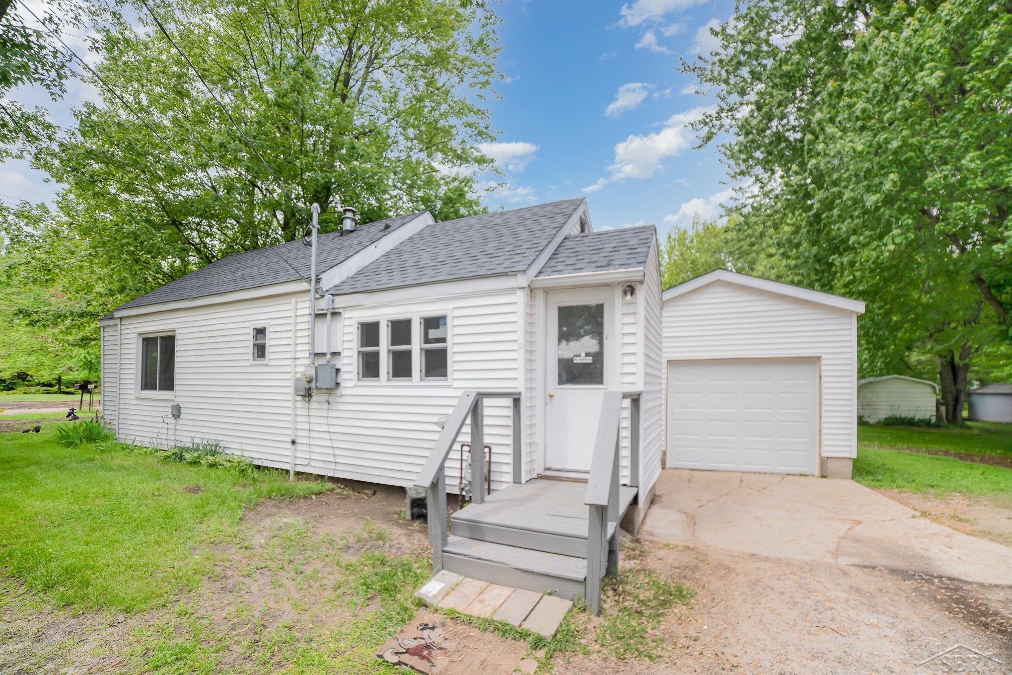 400 Mill Street, Coleman, MI 48618 — front exterior