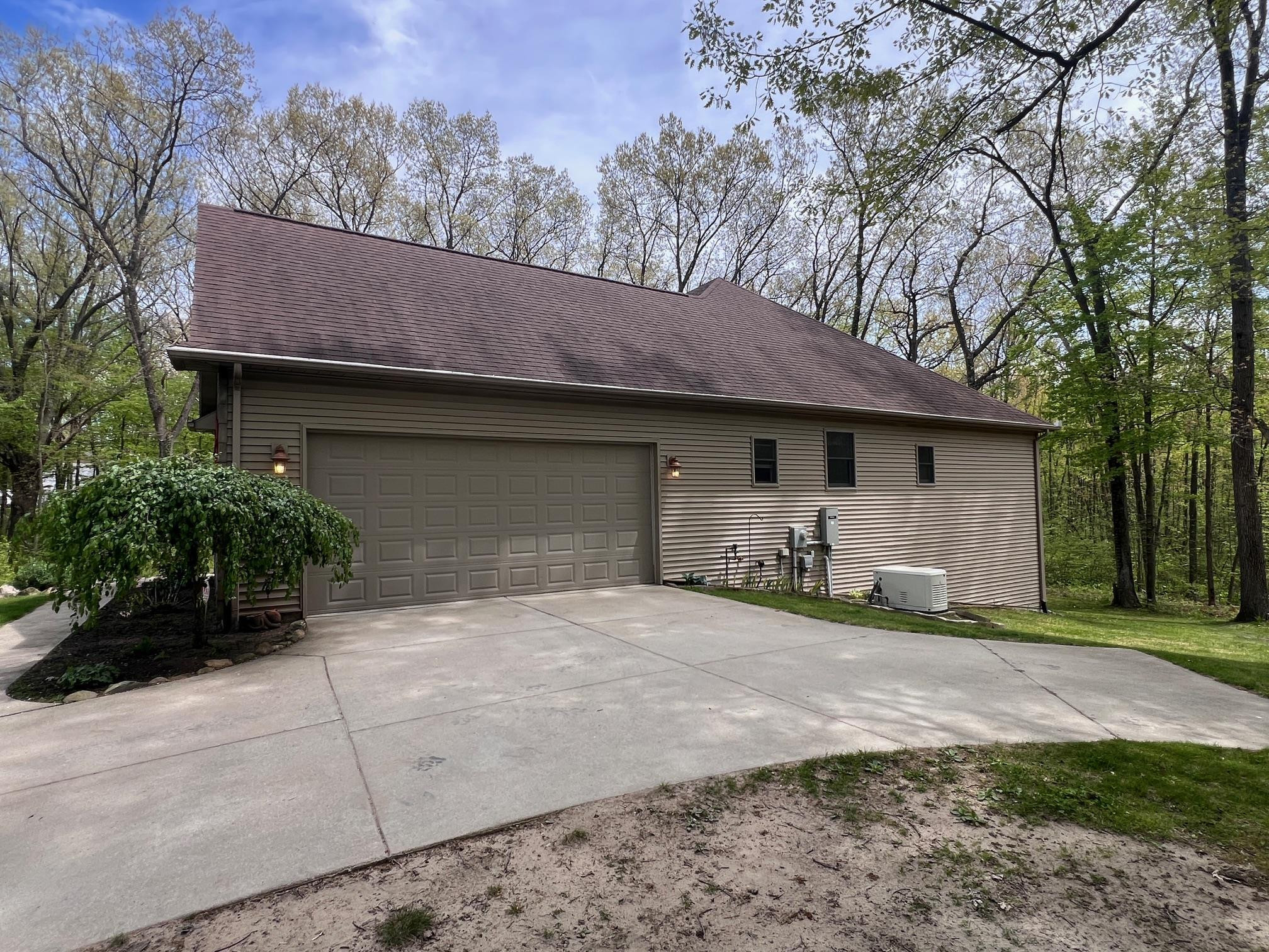 9401 Lakeview Drive, Linden, MI 48451 — Photo 26