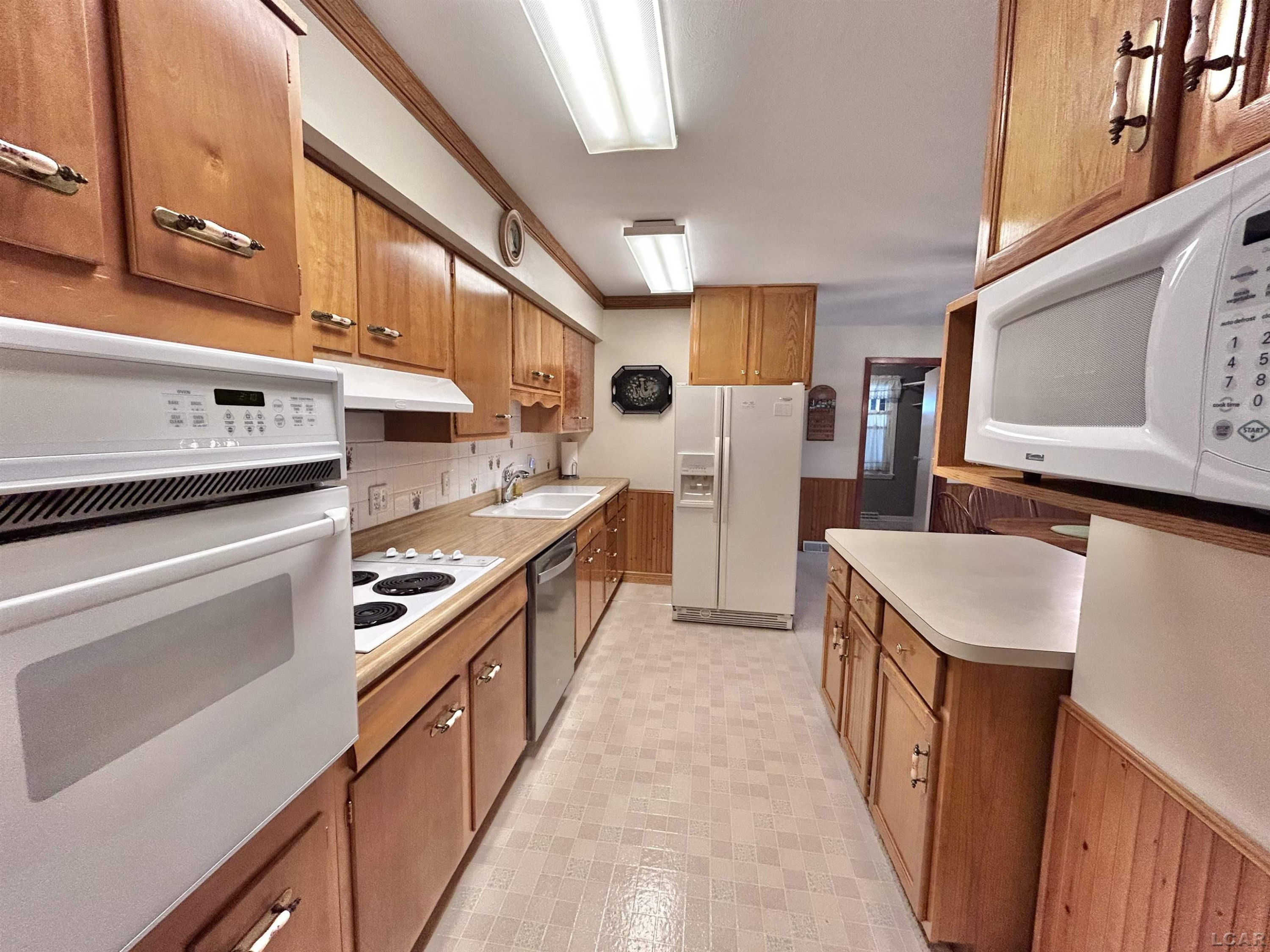 818 W Chestnut Street, Morenci, MI 49256 — Photo 8