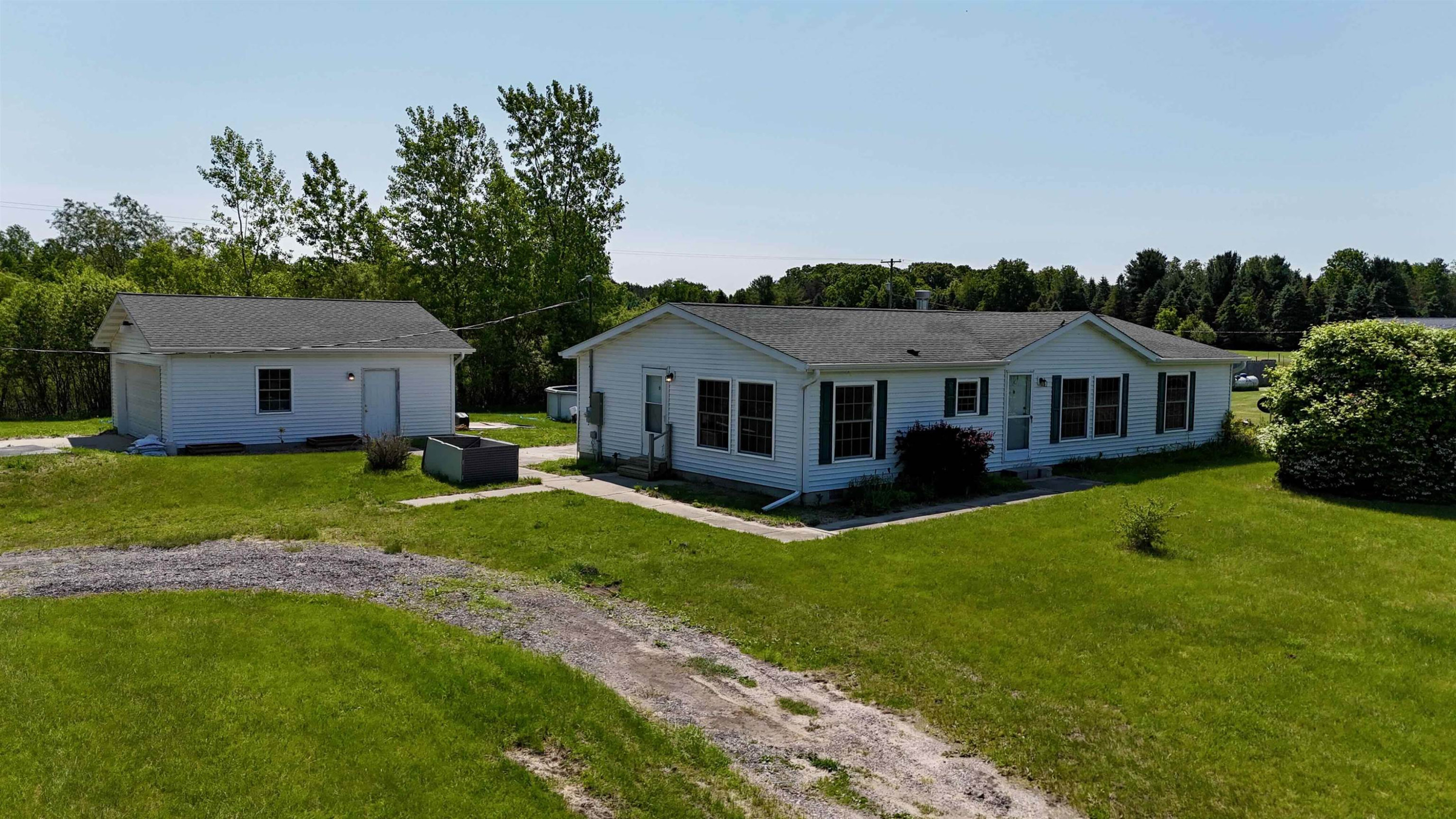 11145 S Fordney Road, Saint Charles, MI 48655 — Photo 2