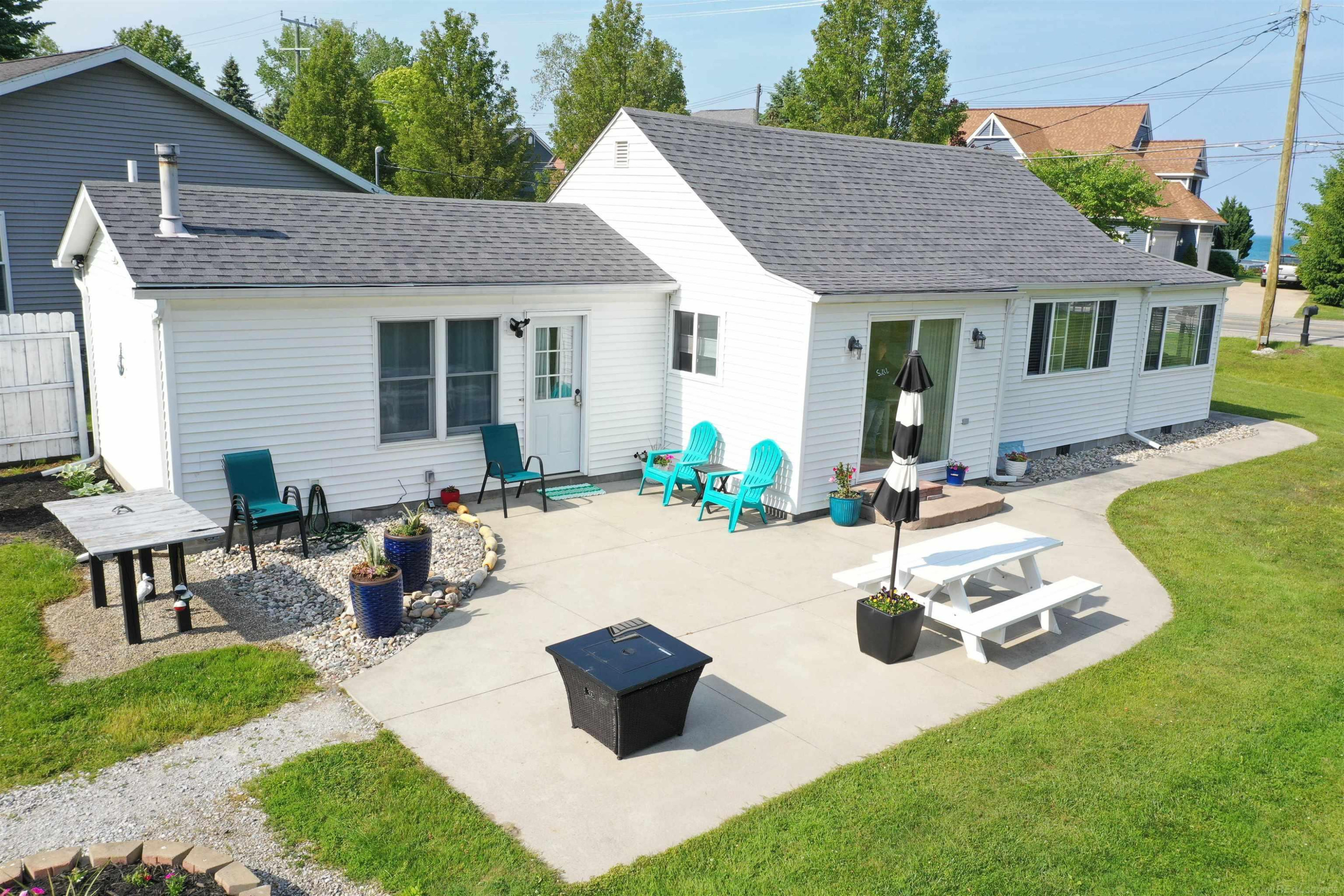 6625 Lakeshore Road, Lakeport, MI 48059 — Photo 2