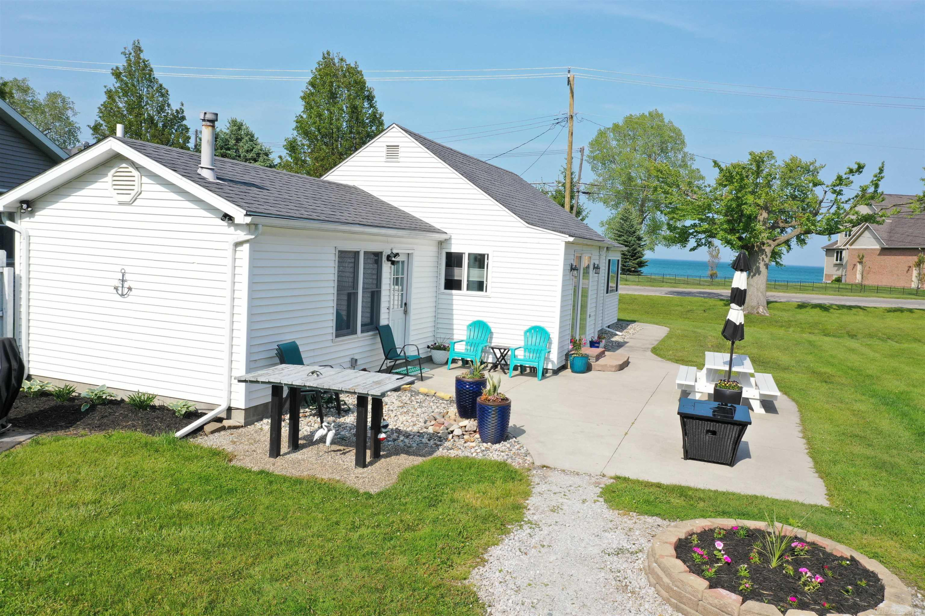 6625 Lakeshore Road, Lakeport, MI 48059 — Photo 3