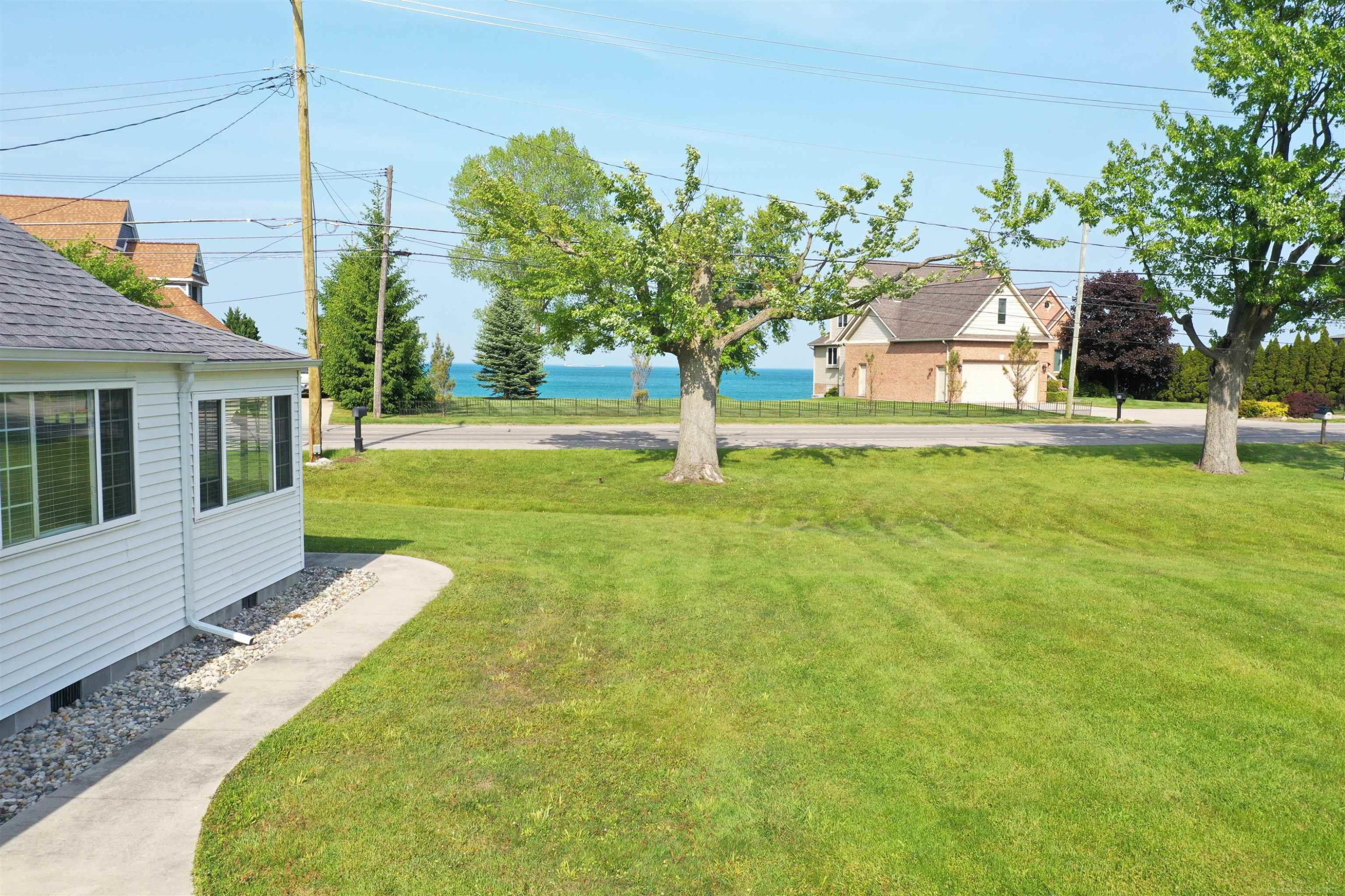 6625 Lakeshore Road, Lakeport, MI 48059 — Photo 4