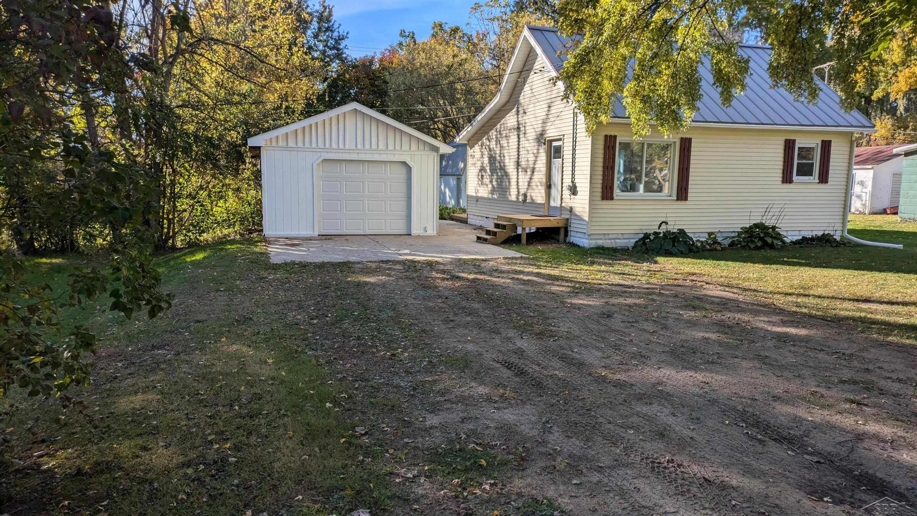 68 S Arthur Street, MI 48419 — Photo 2
