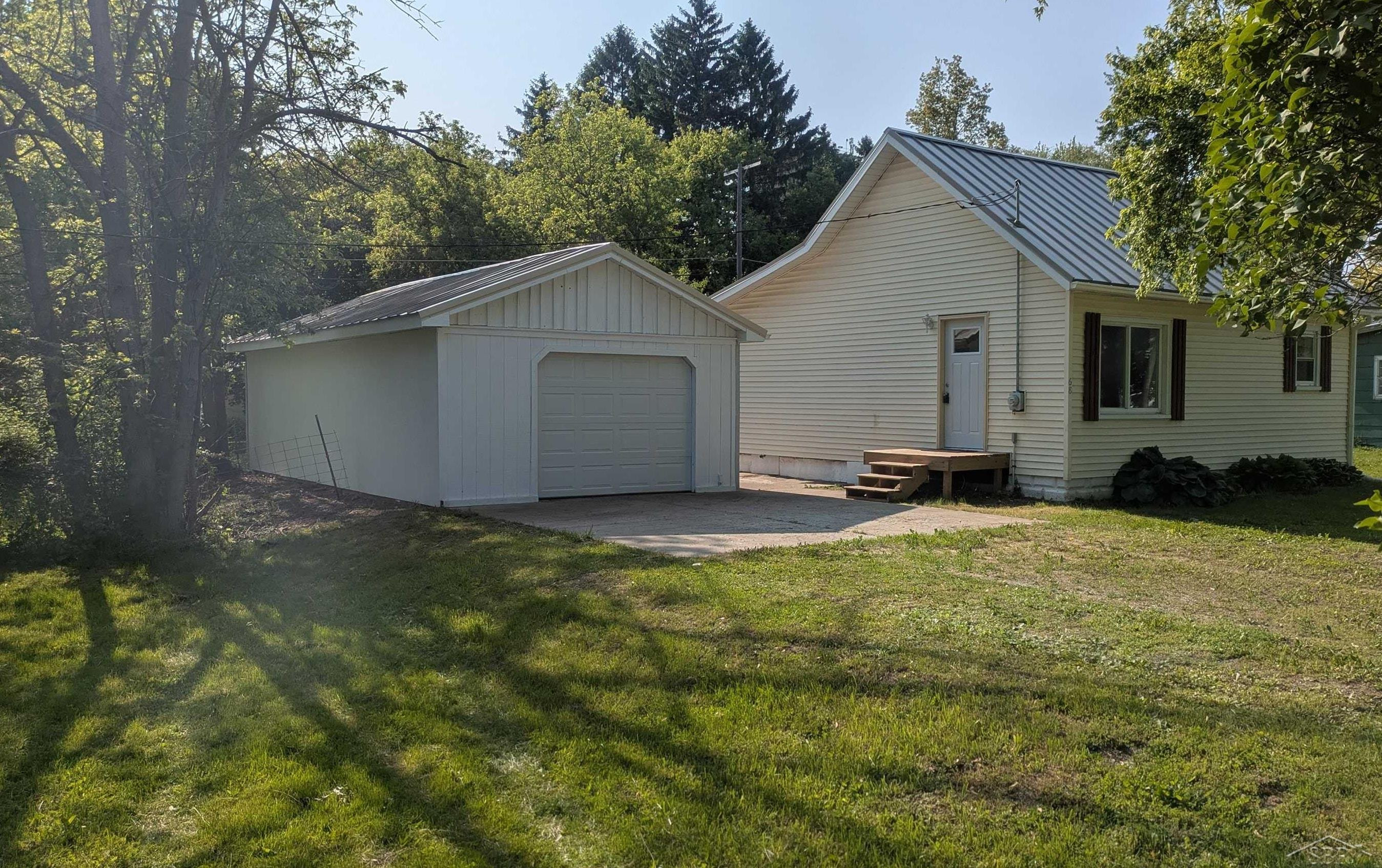 68 S Arthur Street, MI 48419 — Photo 4