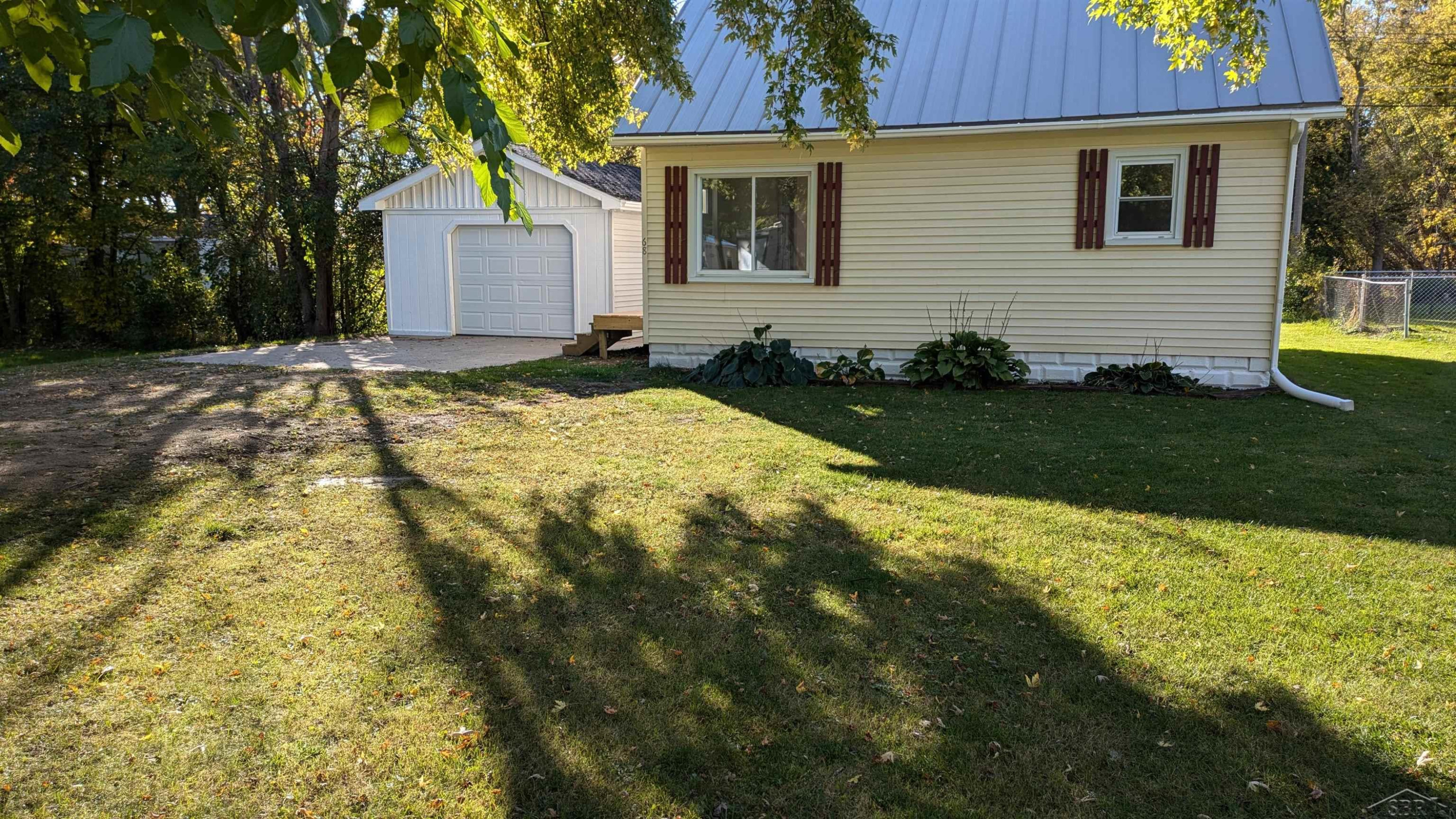 68 S Arthur Street, MI 48419 — Photo 5
