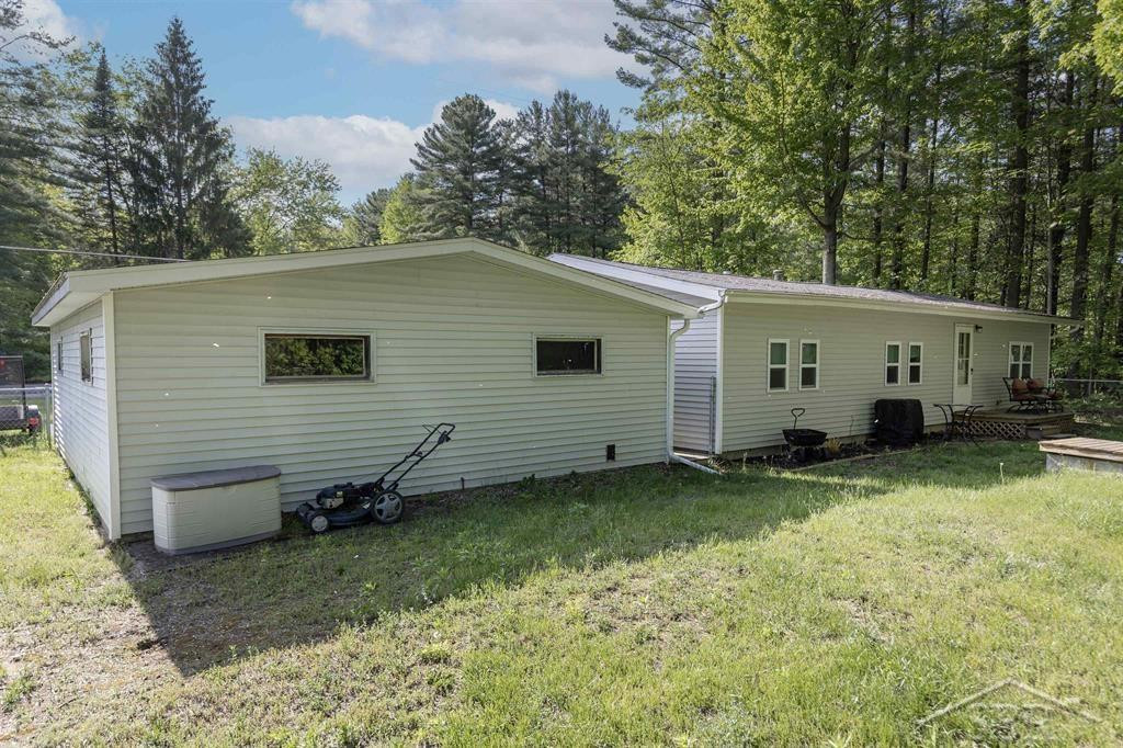 2832 N West River Road, Sanford, MI 48657 — Photo 24