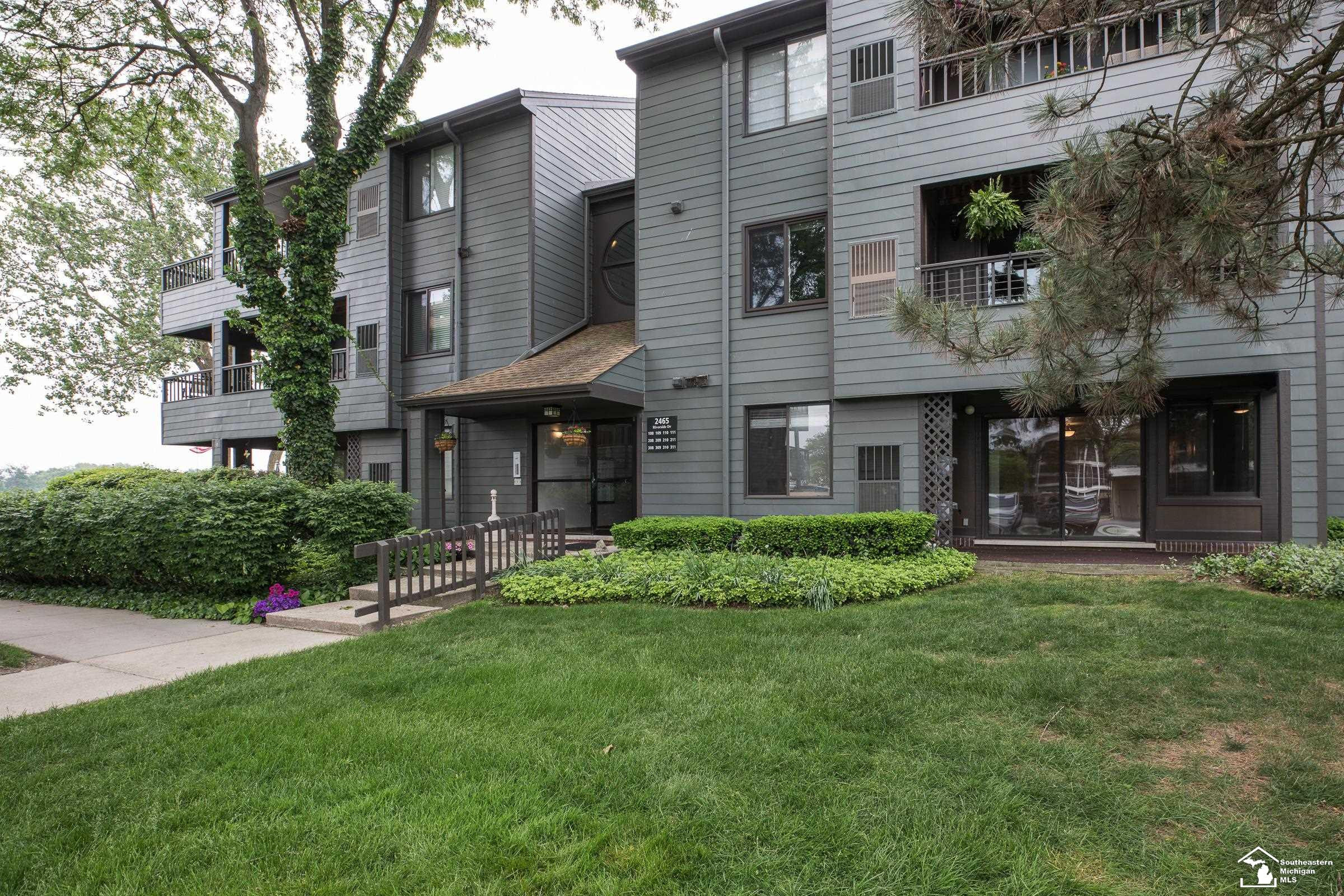 2465 Riverside Drive, Trenton, MI 48183 — Photo 2