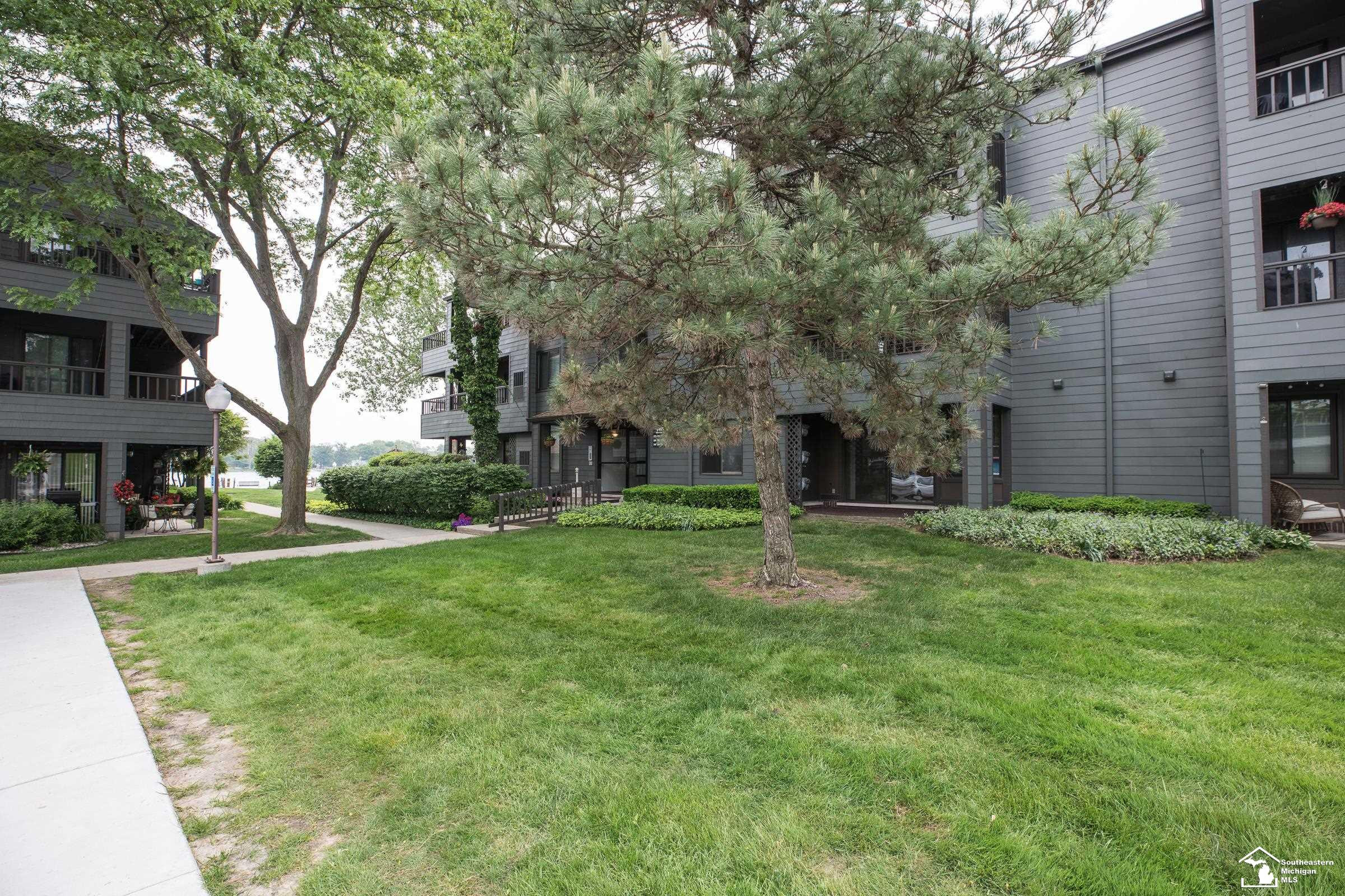 2465 Riverside Drive, Trenton, MI 48183 — Photo 3