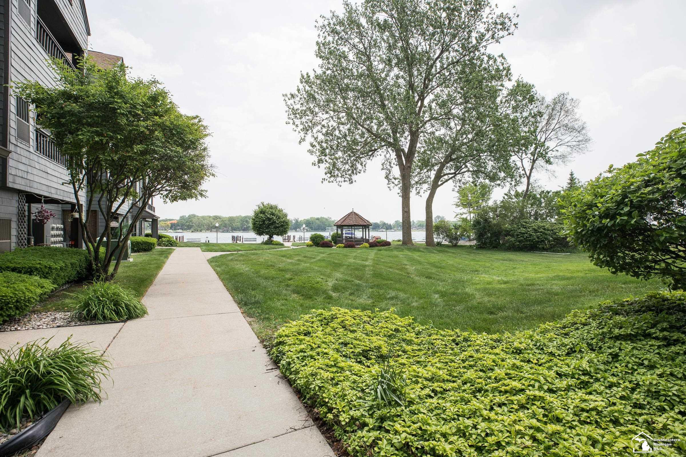 2465 Riverside Drive, Trenton, MI 48183 — Photo 4