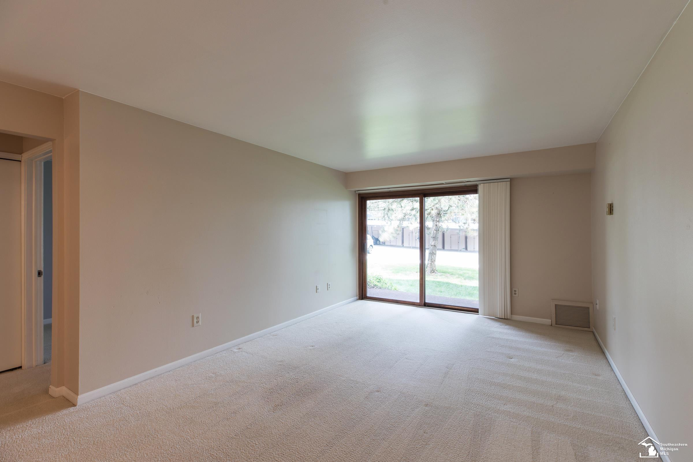 2465 Riverside Drive, Trenton, MI 48183 — Photo 8