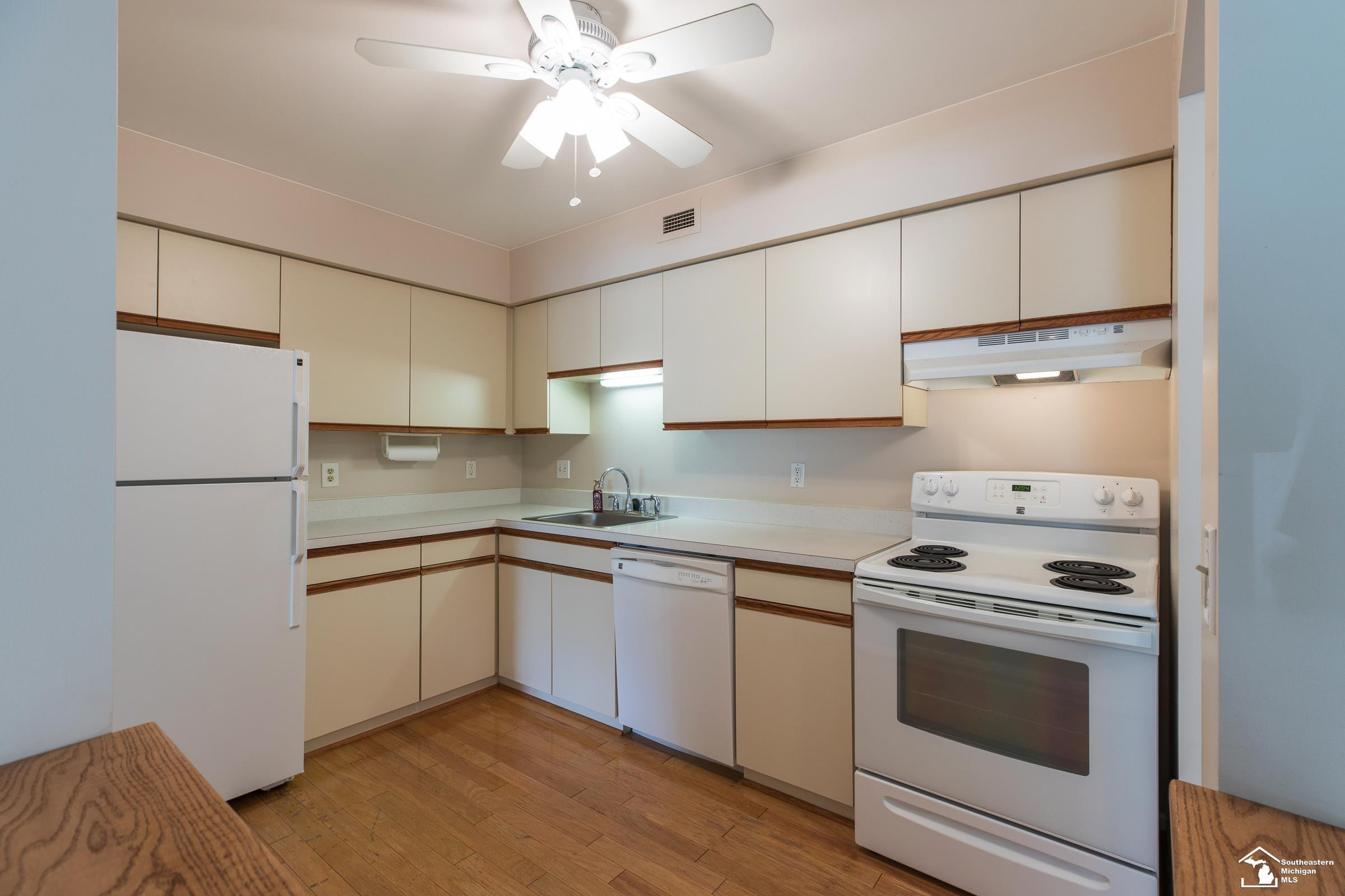 2465 Riverside Drive, Trenton, MI 48183 — Photo 14