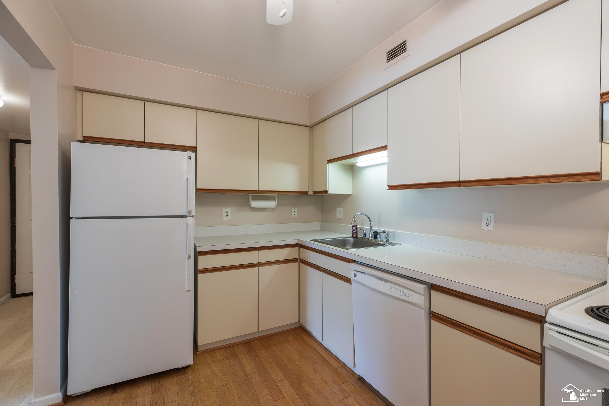 2465 Riverside Drive, Trenton, MI 48183 — Photo 15