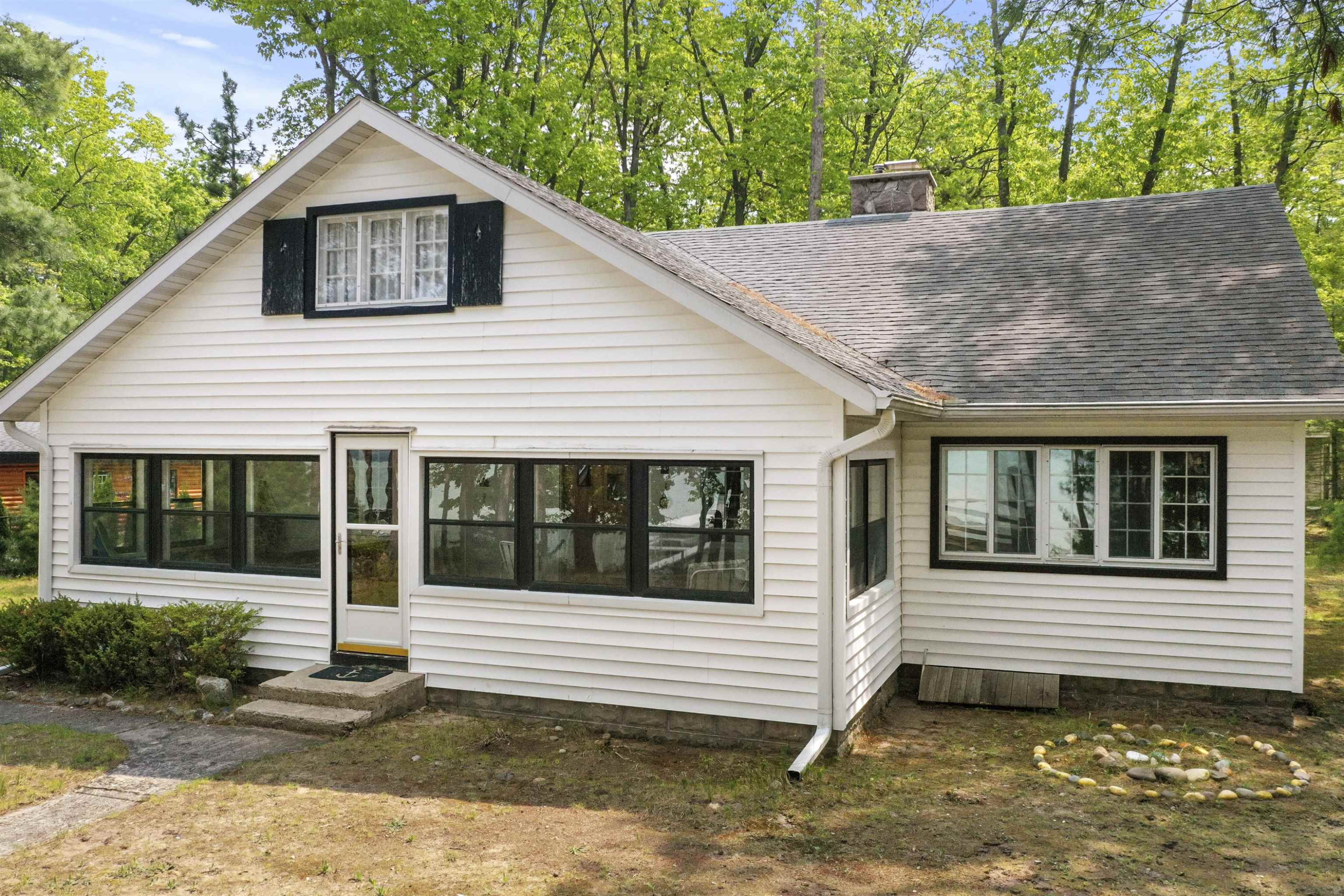 215 Pine Bluffs Road, Roscommon, MI 48653