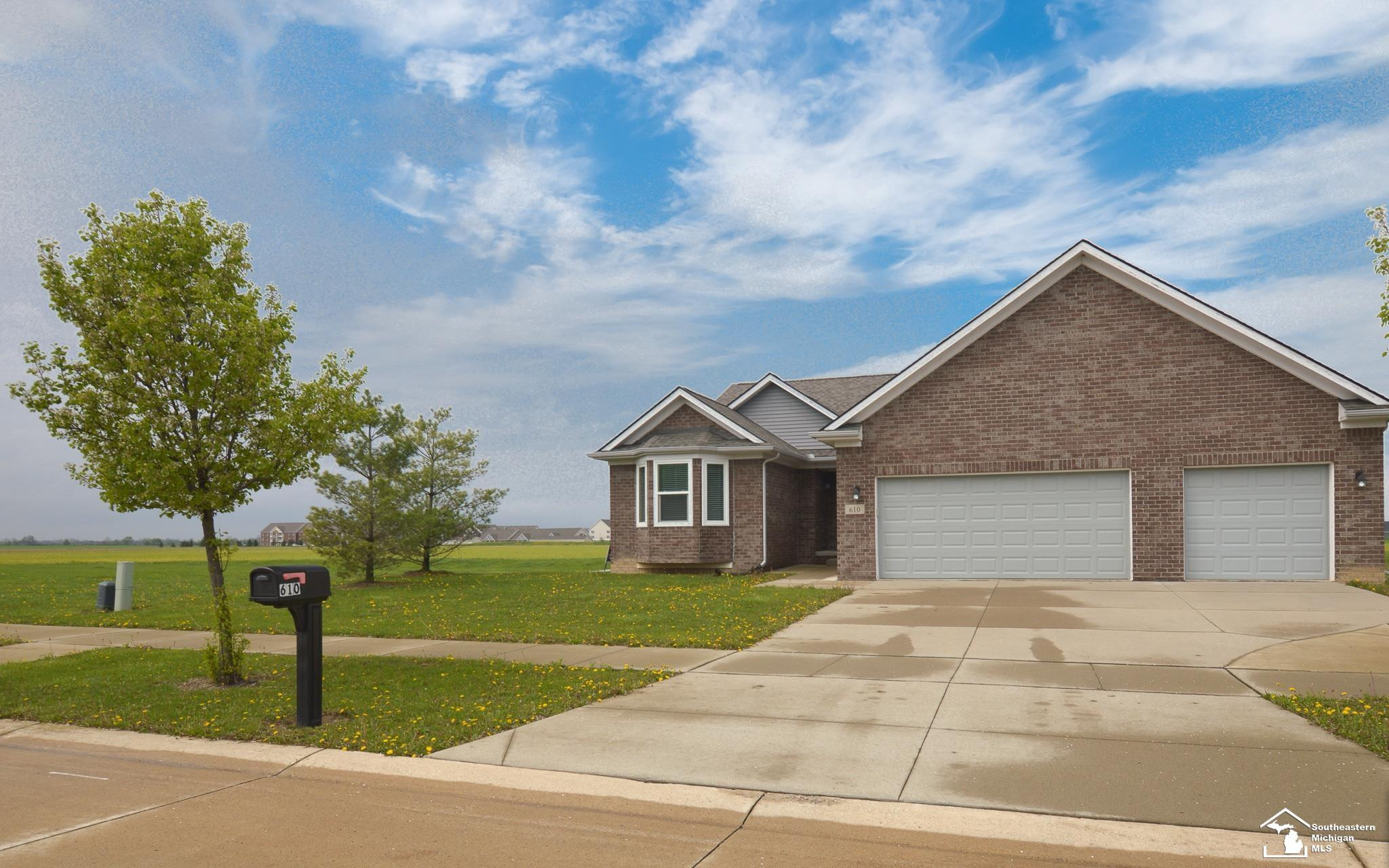 610 Grace Point Drive, Dundee, MI 48131 — Photo 2