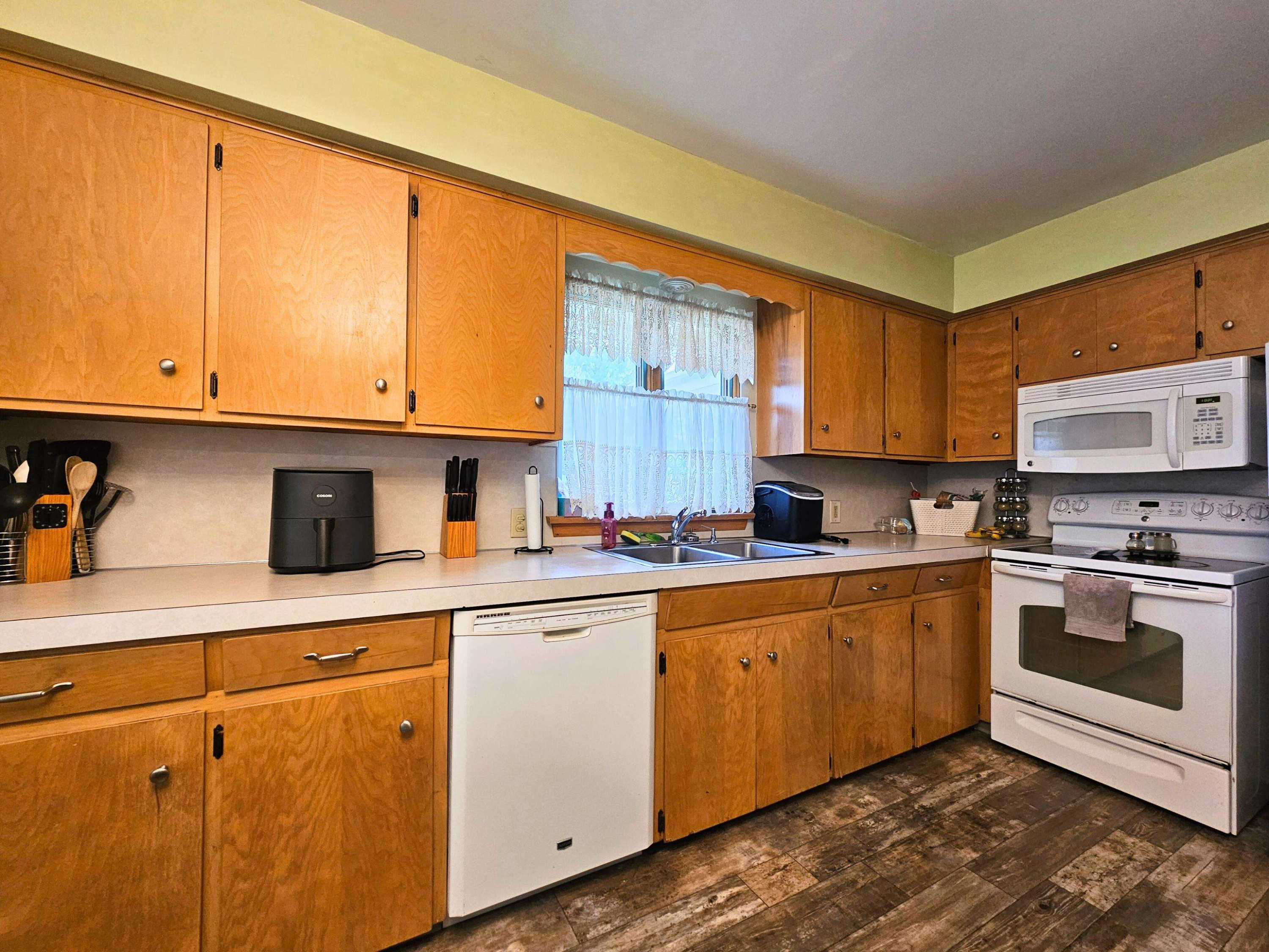 3858 State Street, Bridgeport, MI 48722 — Photo 10