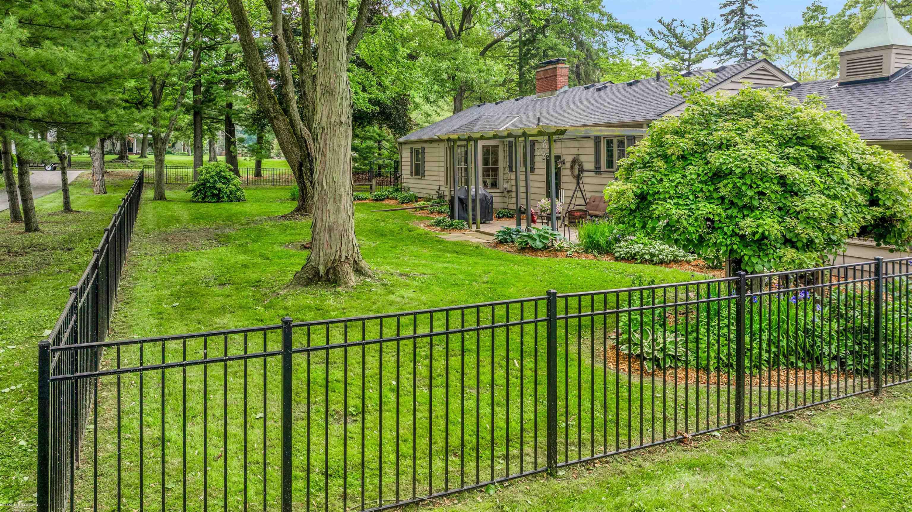 277 W Gates Street, MI 48065 — Photo 29
