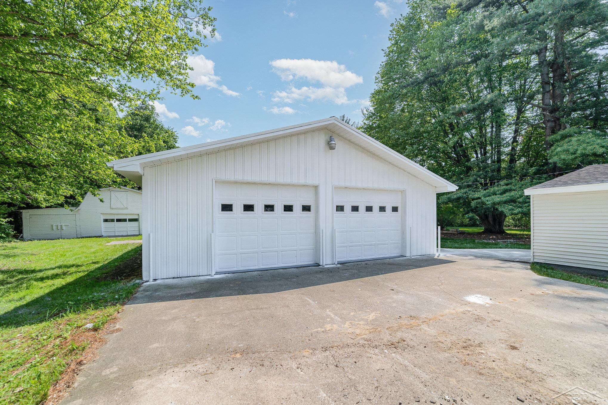 2755 W Burt Road, Saginaw, MI 48457 — Photo 3