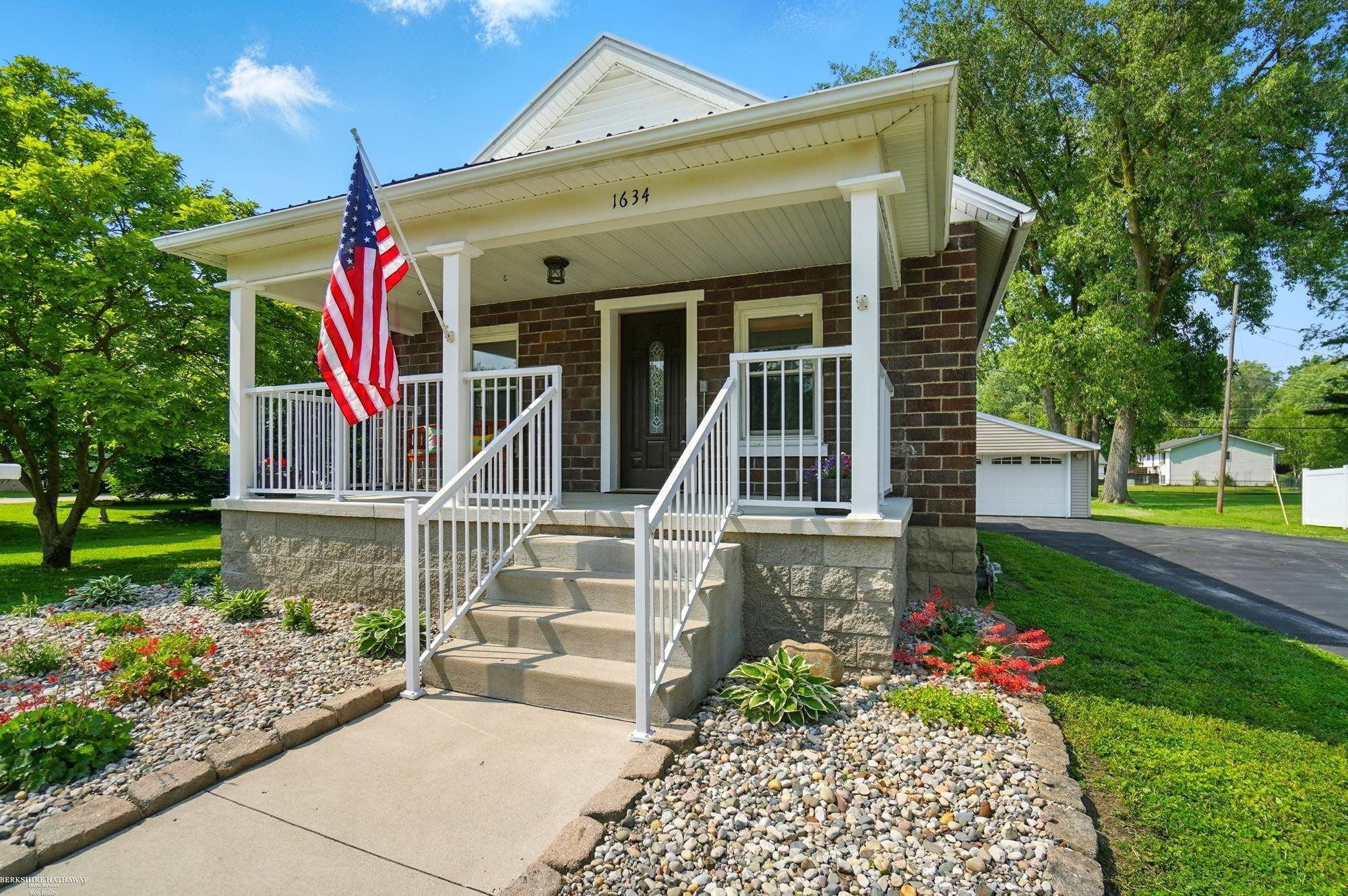 1634 Monroe Street, Carleton, MI 48117 — front exterior