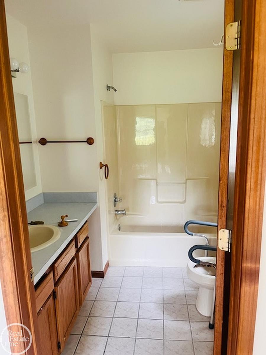 8953 Bricker Road, MI 48006 — Photo 10