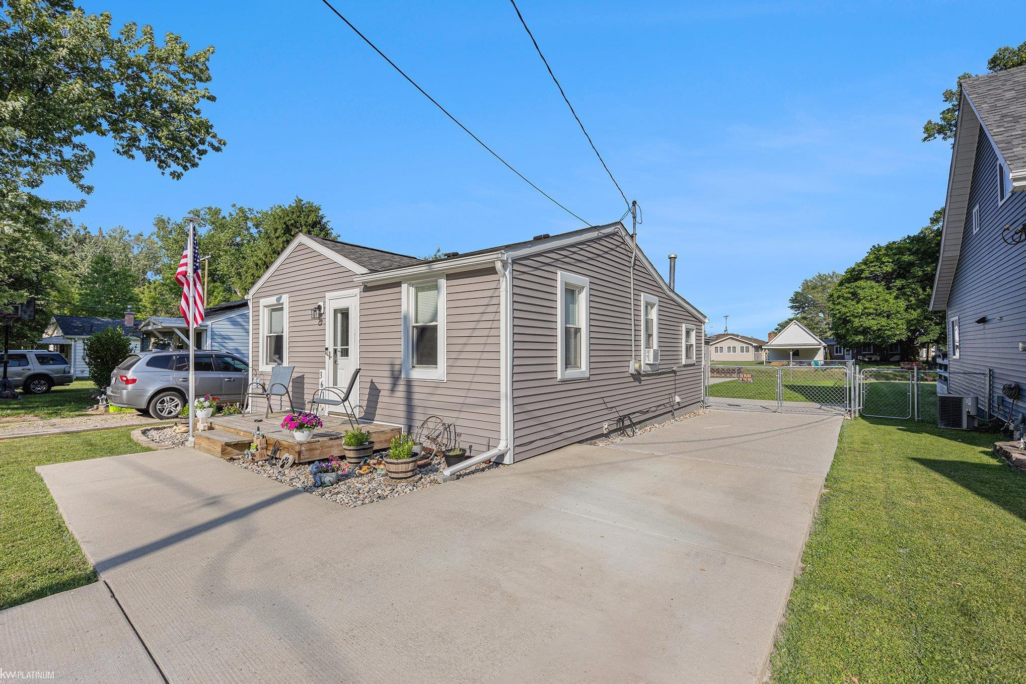 361 Walnut Drive, MI — Photo 2