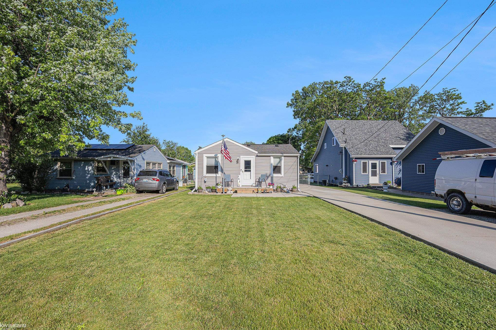361 Walnut Drive, MI — Photo 3