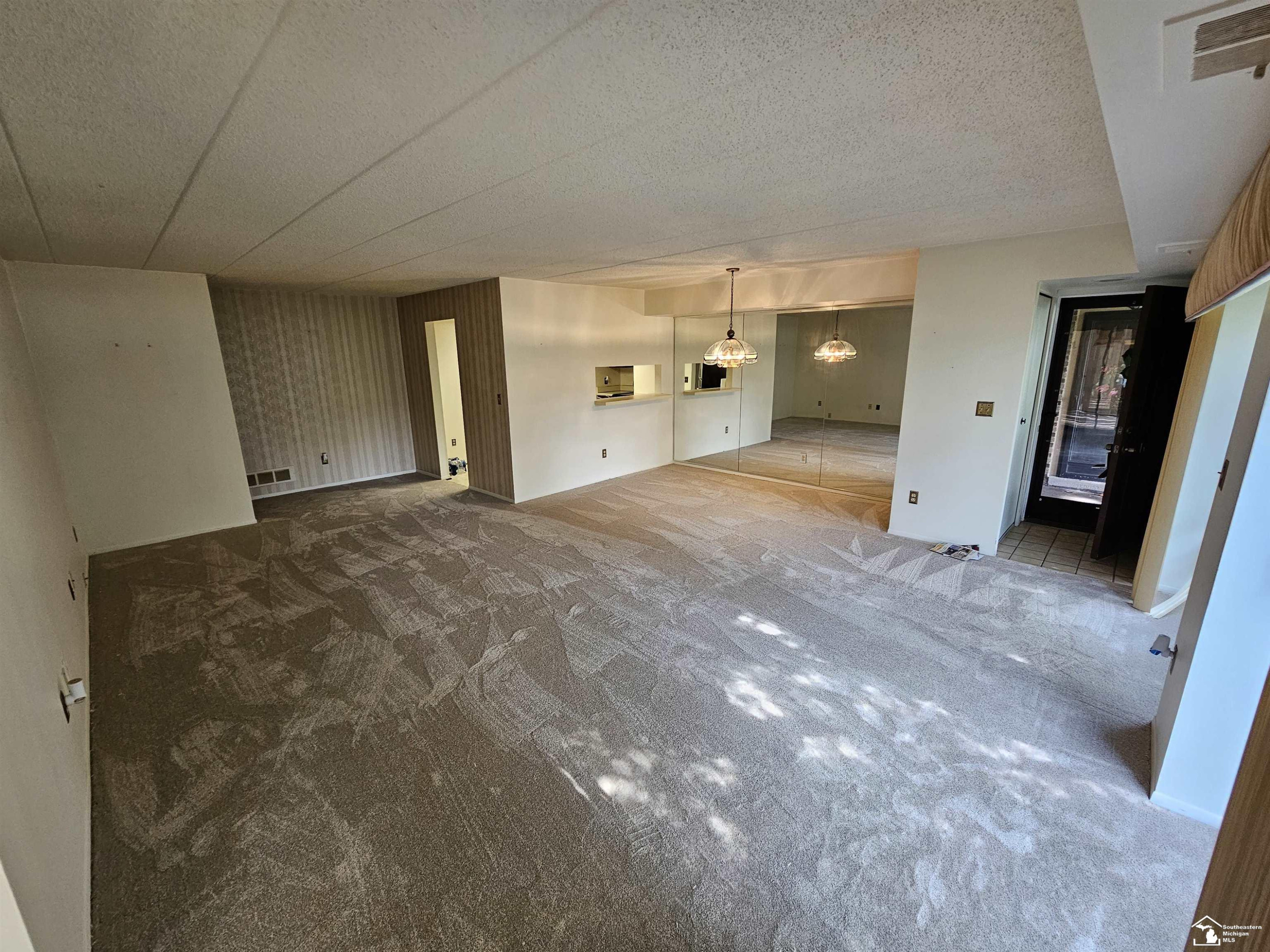 18145 University Park Drive, Livonia, MI 48152 — Photo 2