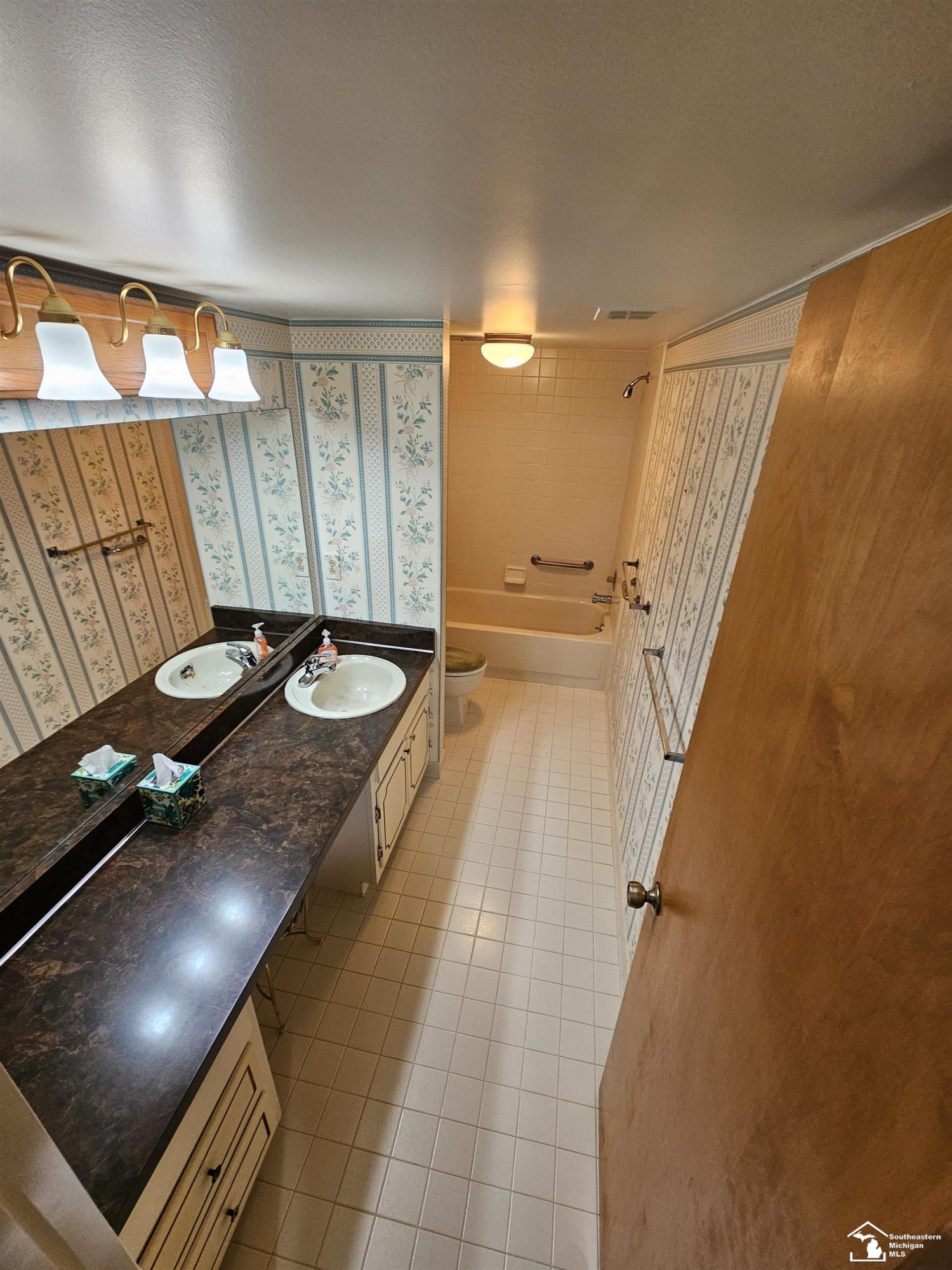 18145 University Park Drive, Livonia, MI 48152 — Photo 8