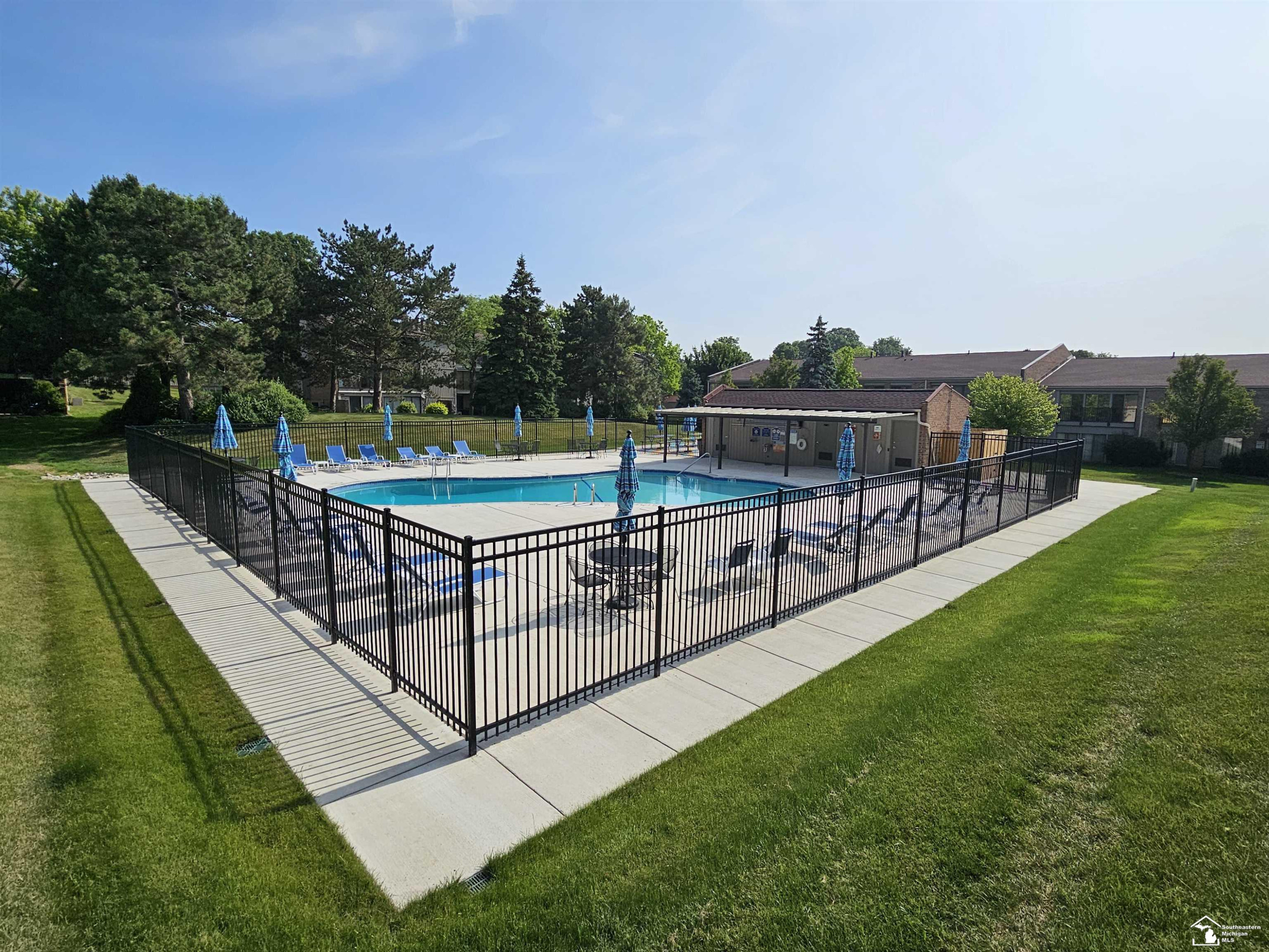 18145 University Park Drive, Livonia, MI 48152 — Photo 13