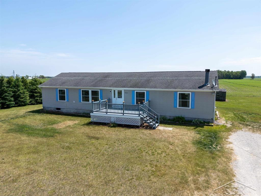 3227 S 11 Mile Road, Auburn, MI 48611 — front exterior