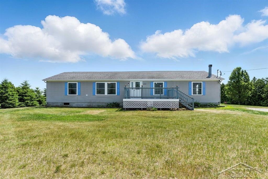 3227 S 11 Mile Road, Auburn, MI 48611 — Photo 4